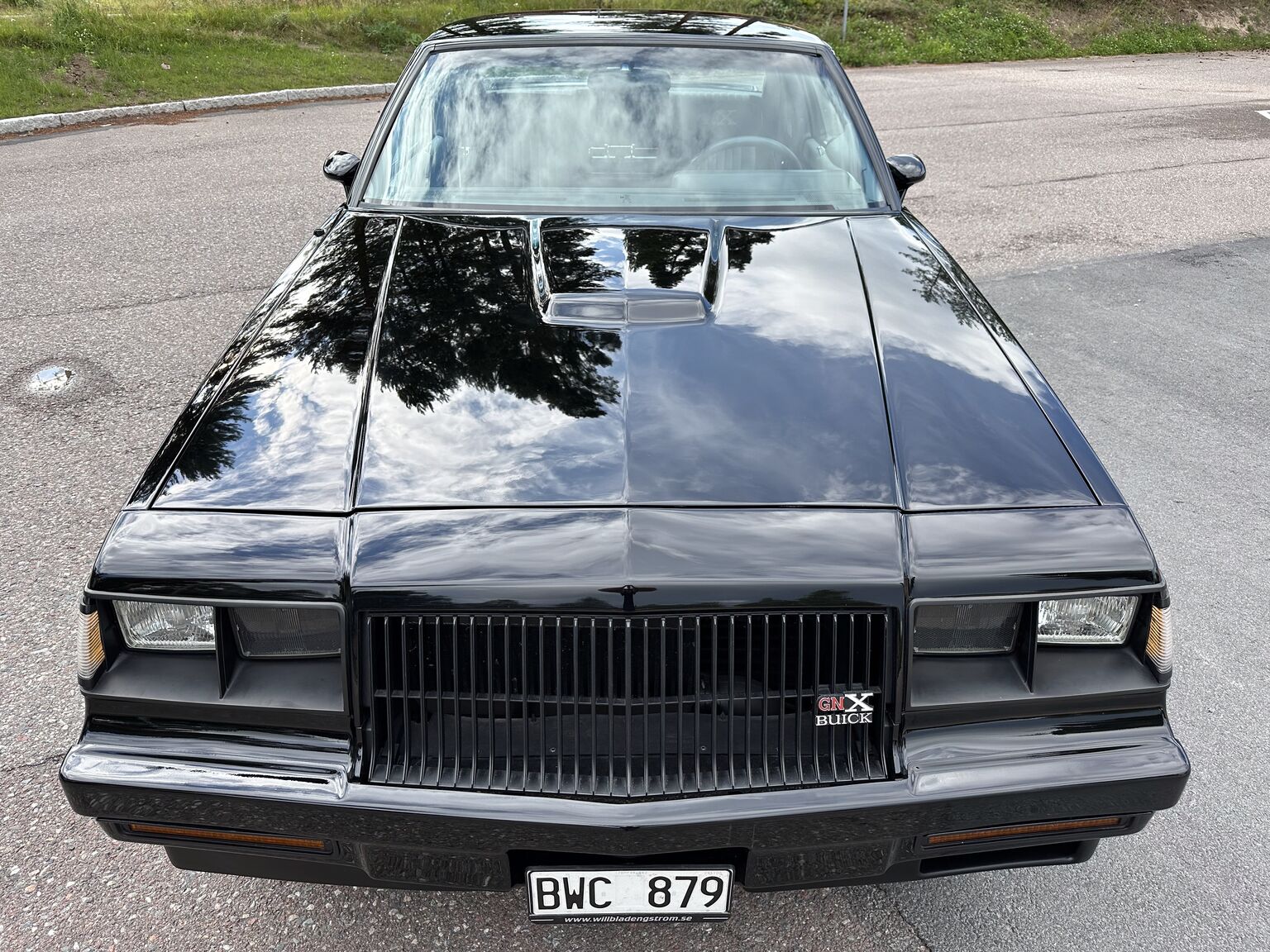 Exterior image of 1987 Buick Grand National "GNX" (60)