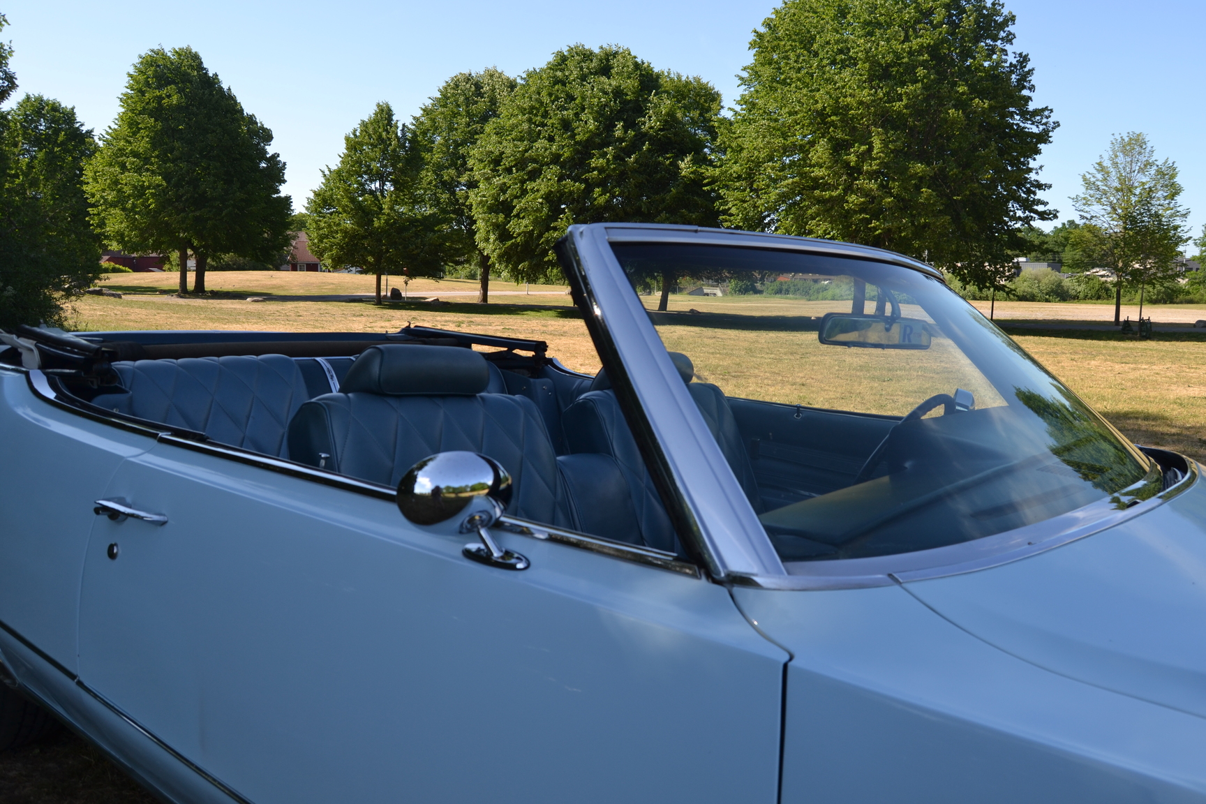 Exterior image of 1970 Oldsmobile Ninety eight Convertible (60)