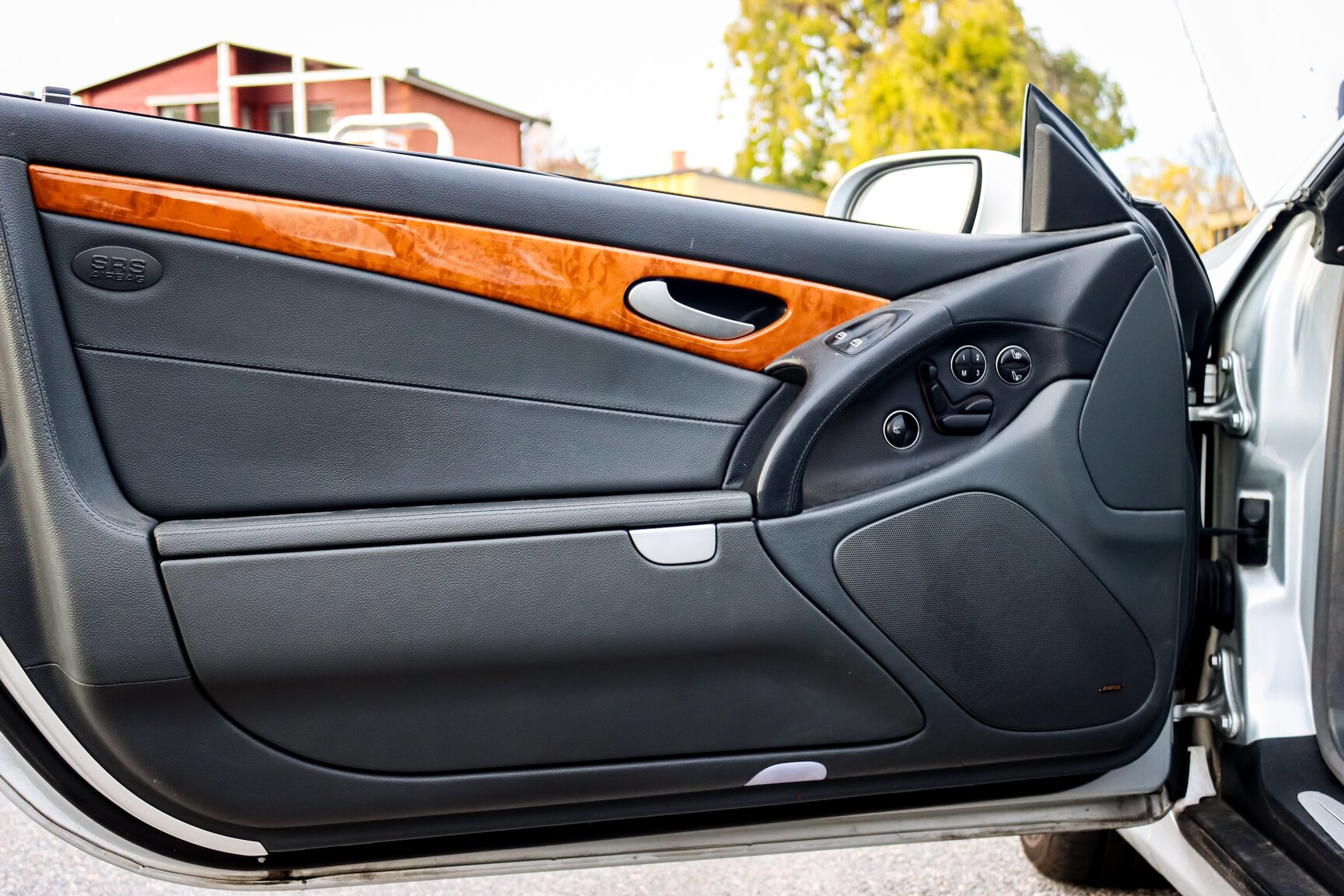 Interior image of 2006 Mercedes-Benz SL 500