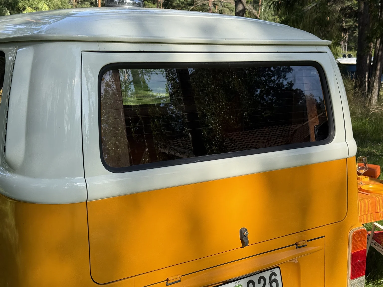 Exteriörbild på 1975 Volkswagen Transporter Campervan (45)