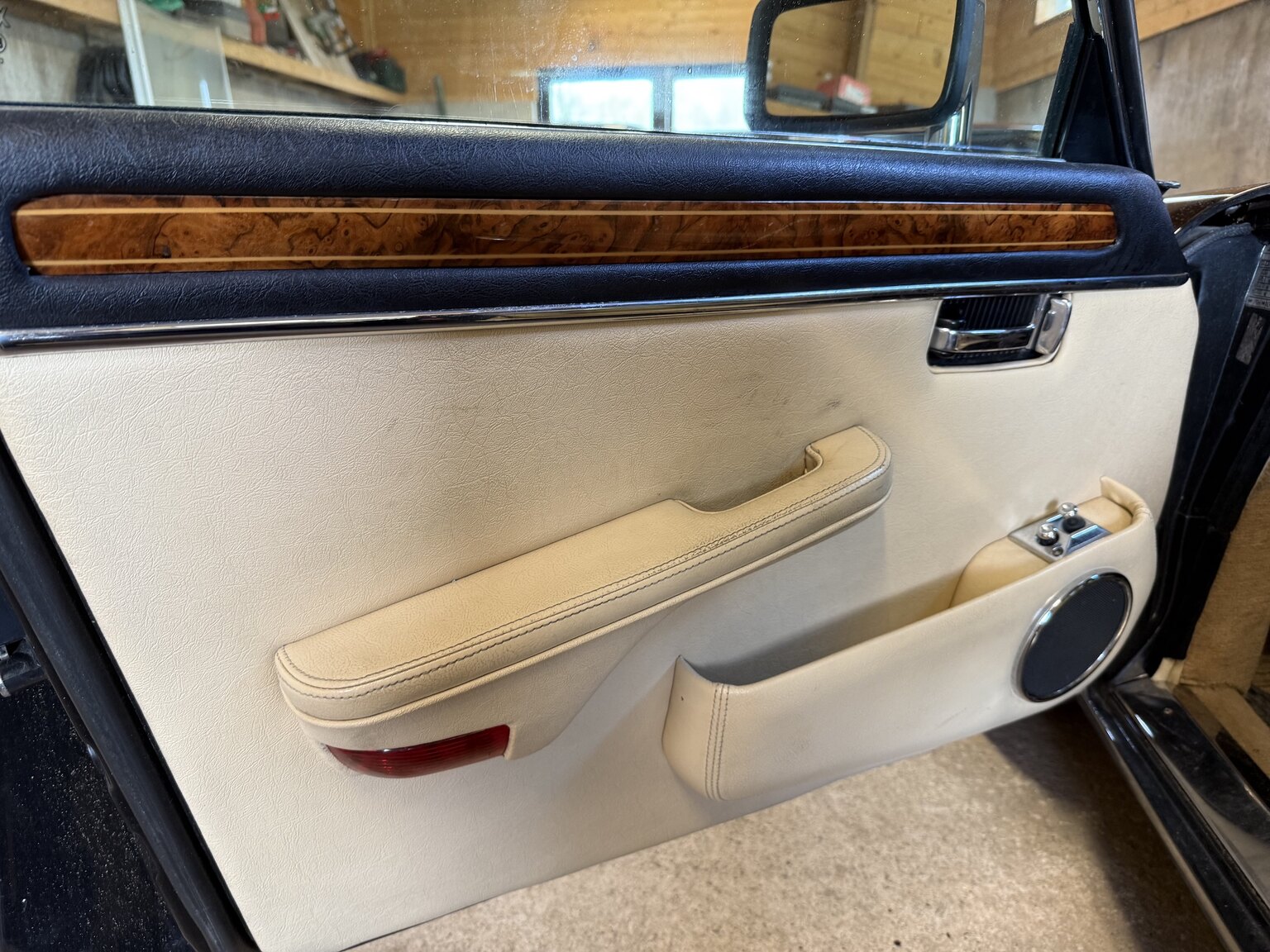 Interior image of 1990 Jaguar Daimler Double six