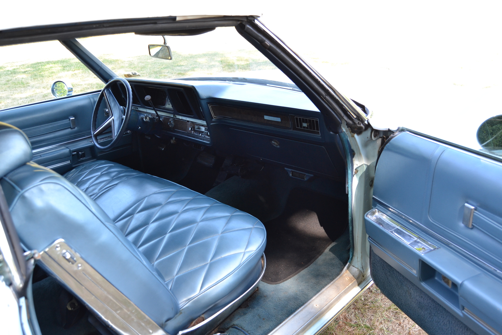 Interior image of 1970 Oldsmobile Ninety eight Convertible (3)