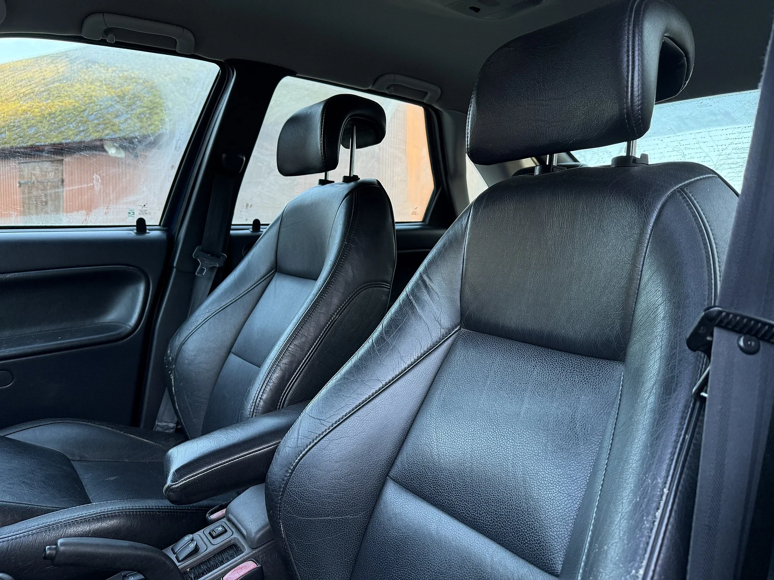 Interiörbild 2001 SAAB 9-3 Aero (3)