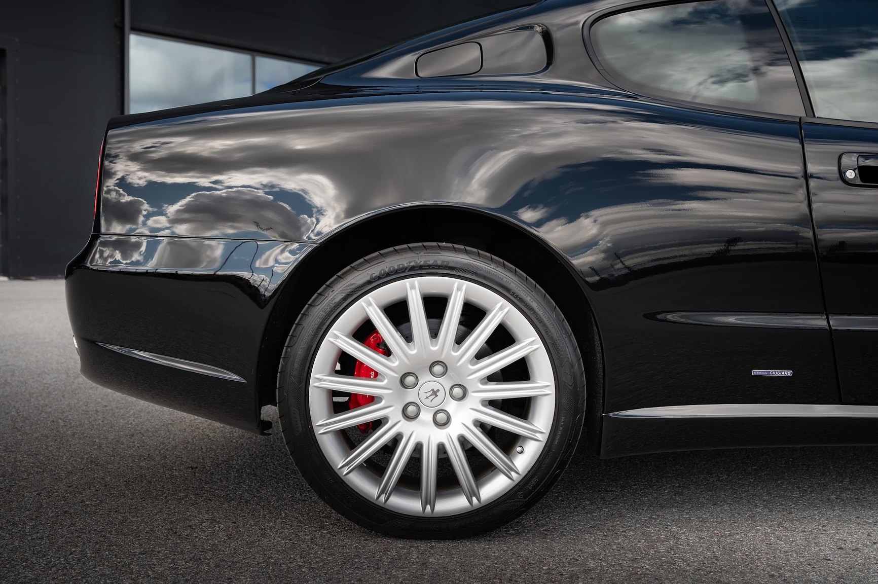Exterior image of 2004 Maserati Coupé 4.2 V8 Cambiocorsa