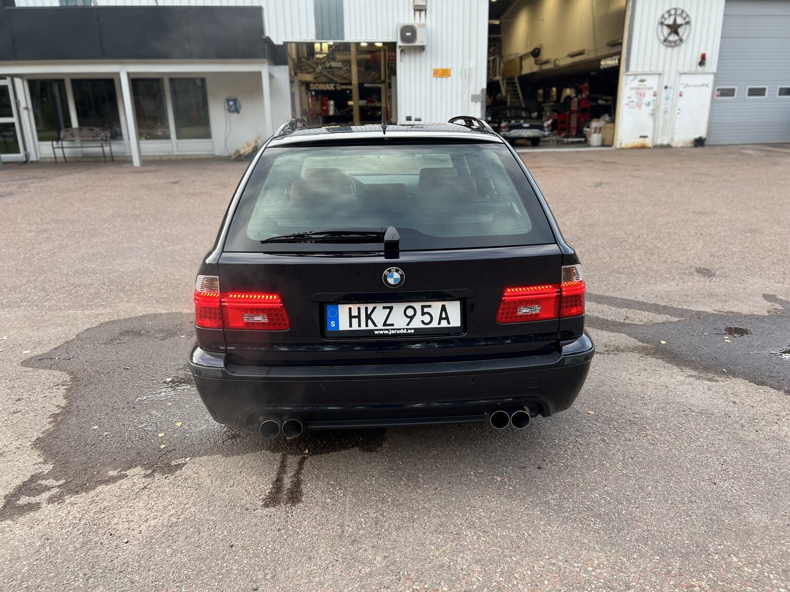 Exteriörbild på 2003 BMW 540i Touring