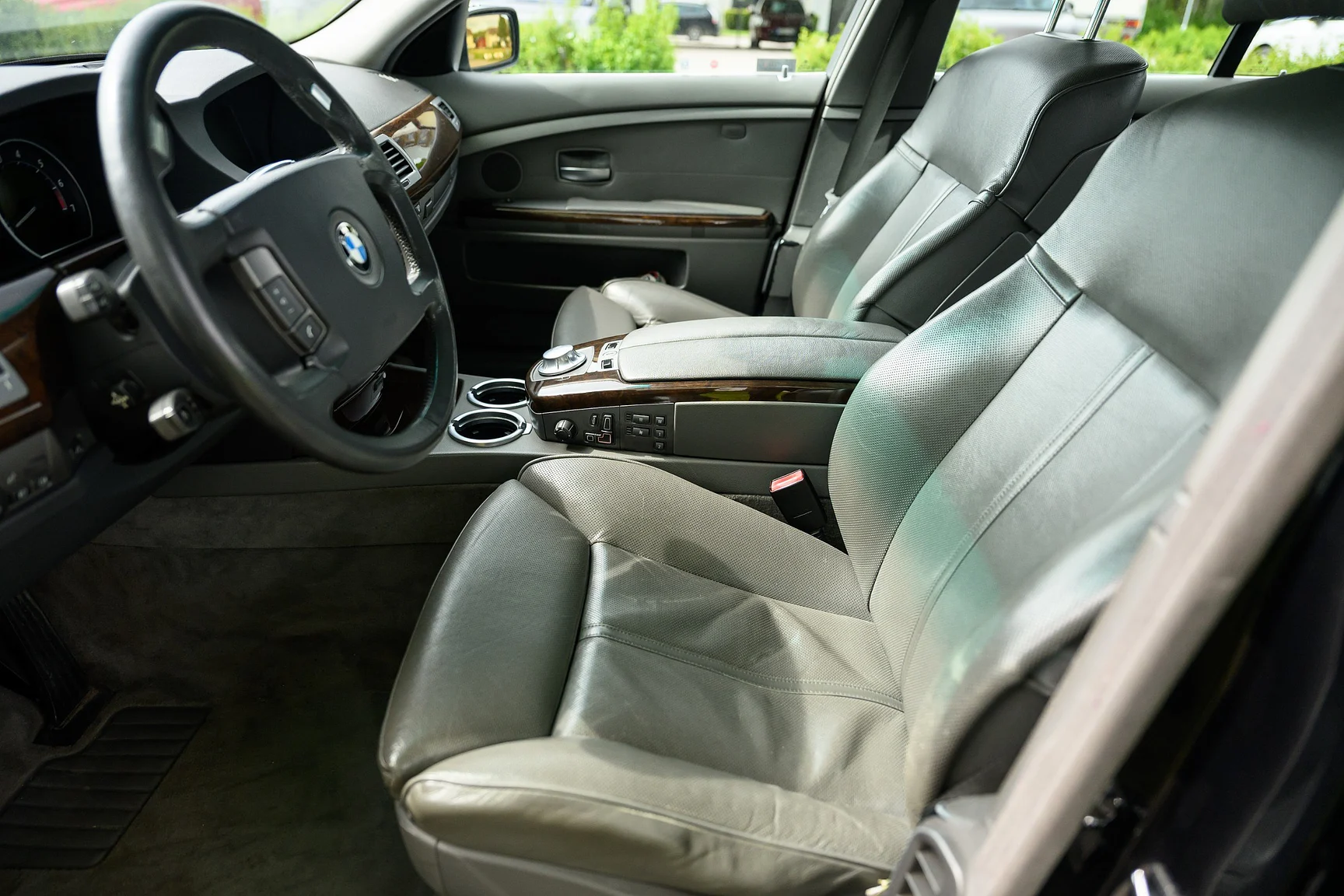 Innenraumfoto von 2001 BMW 745i (2)