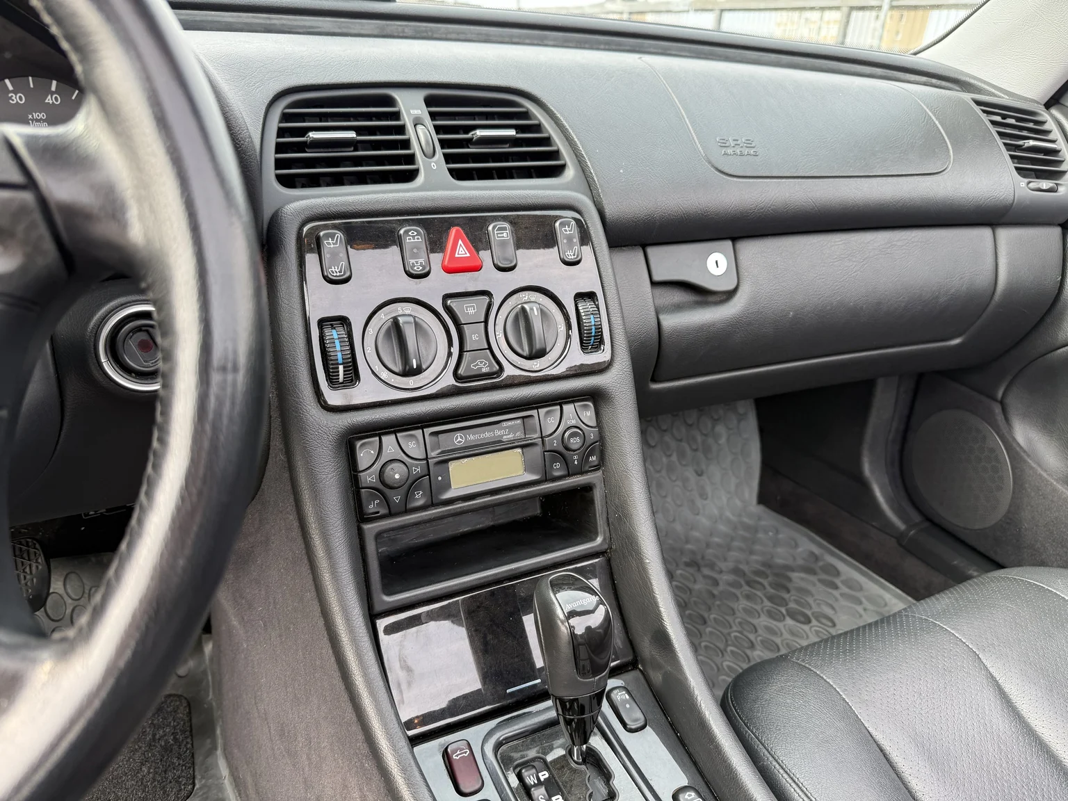 Interiörbild 2001 MERCEDES-BENZ CLK 230 Kompressor Cabriolet (19)