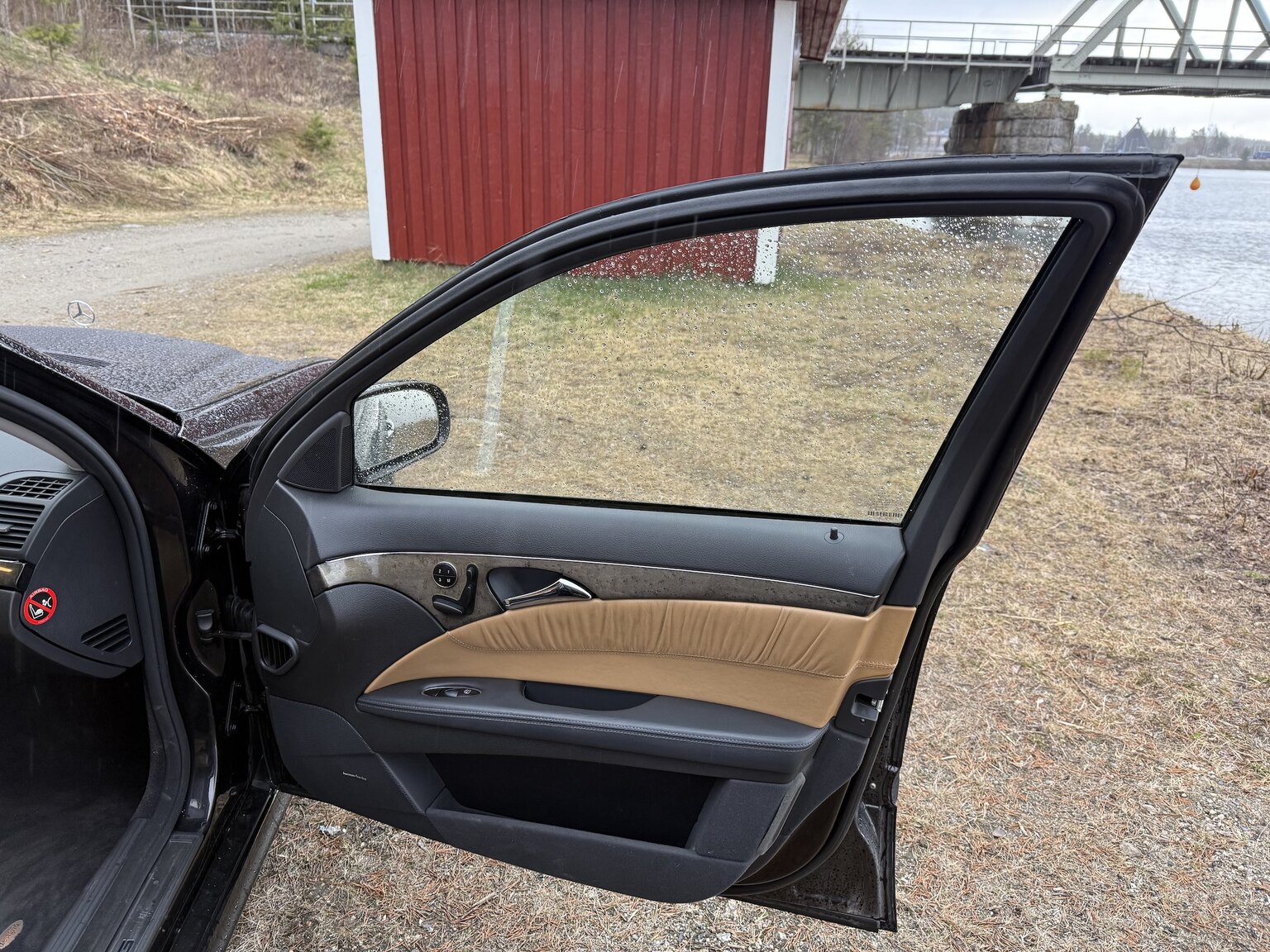 Interior image of 2005 Mercedes-Benz E 55 T AMG