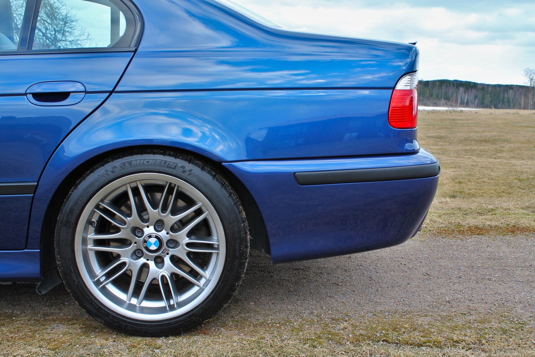 Exteriörbild på 2003 BMW M5