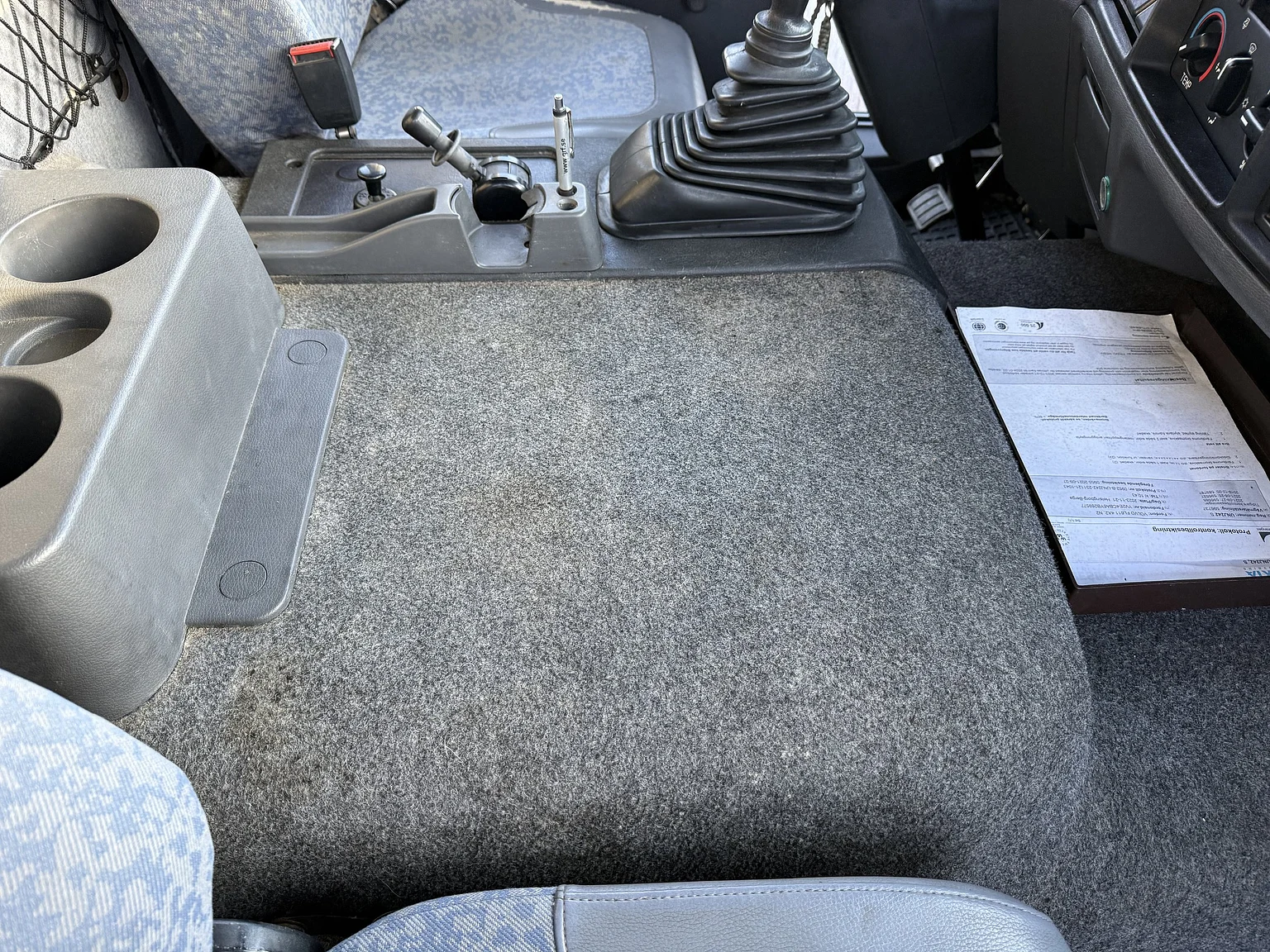 Exteriörbild på 2000 Volvo FL6 4x2 - NO RESERVE (20)