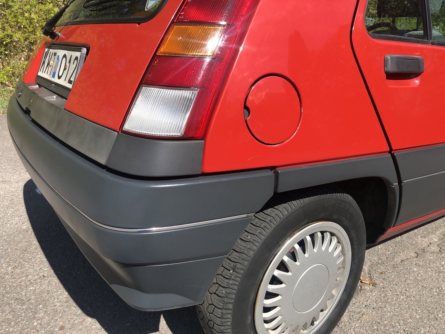 Exterior image of 1990 Renault 5 (31)