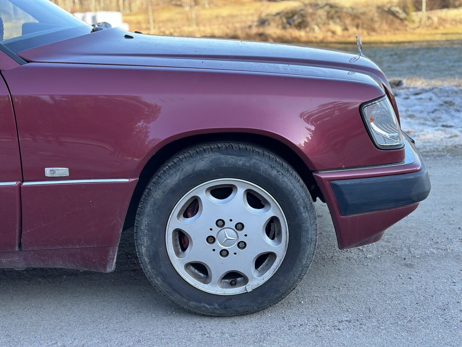 Exterior image of 1992 Mercedes-Benz 300 TE-24