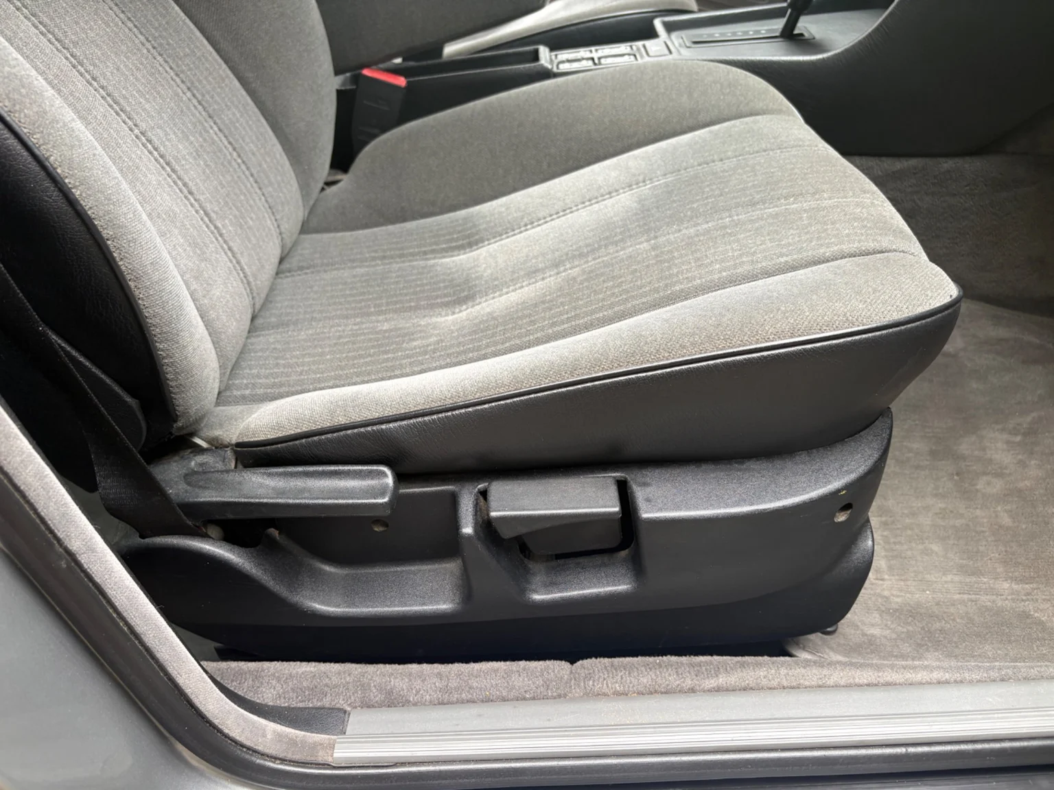Interior image of 1988 BMW 730iA (56)