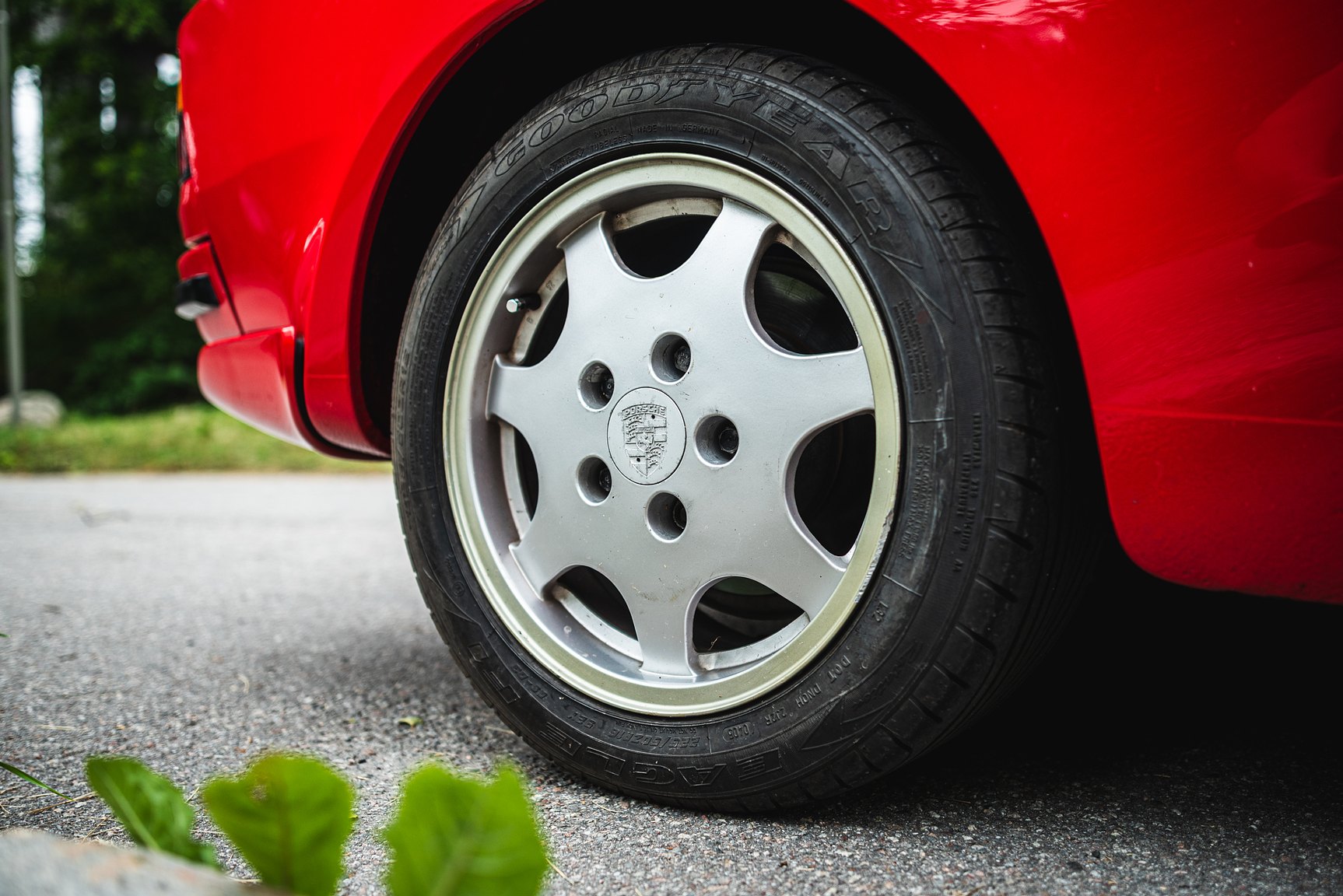 Exterior image of 1988 Porsche 944