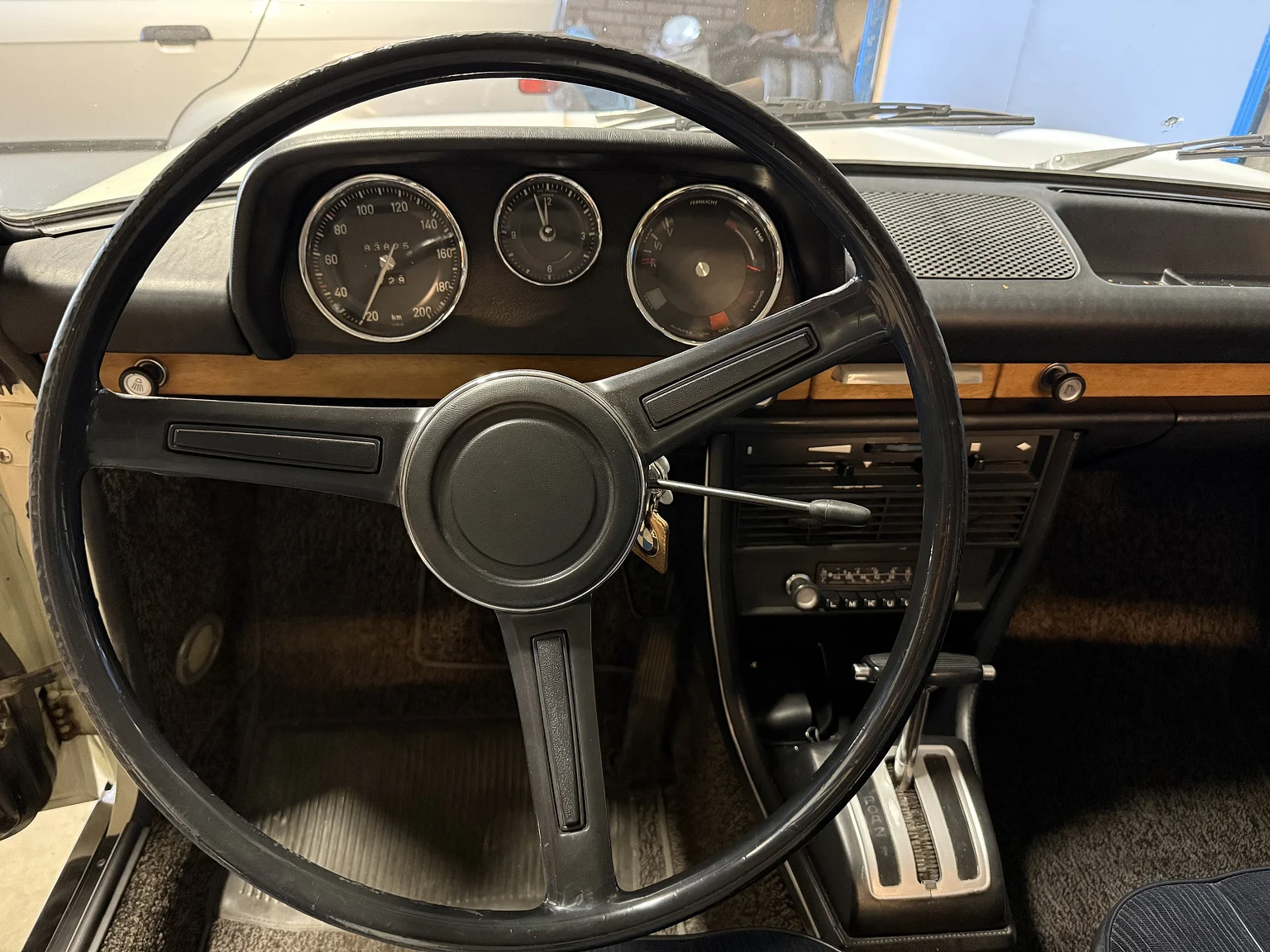 Innenraumfoto von 1970 BMW New Class 4-dörrars Sedan (27)
