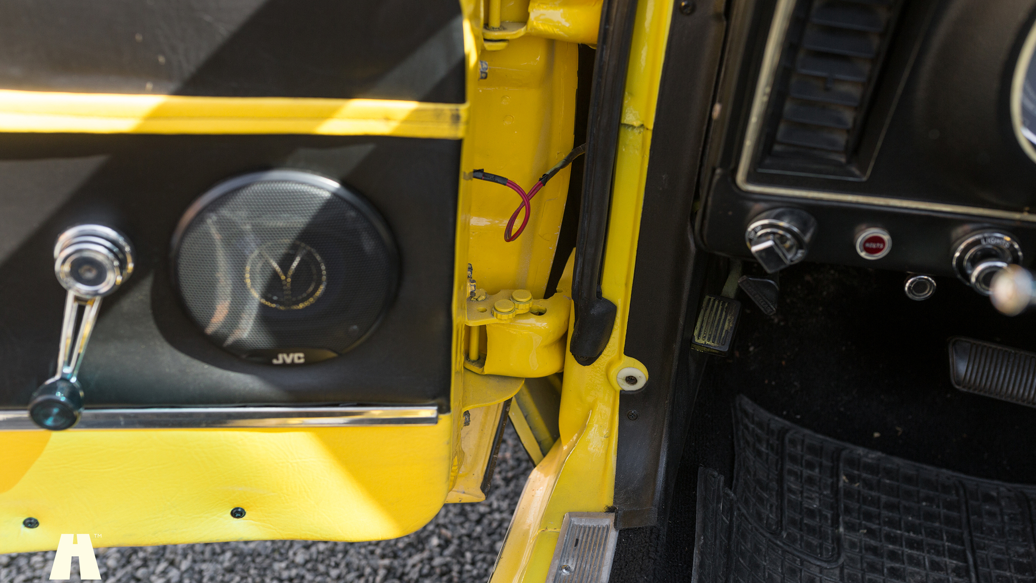 Interior image of 1971 Ford Mustang 429 Cabriolet (26)