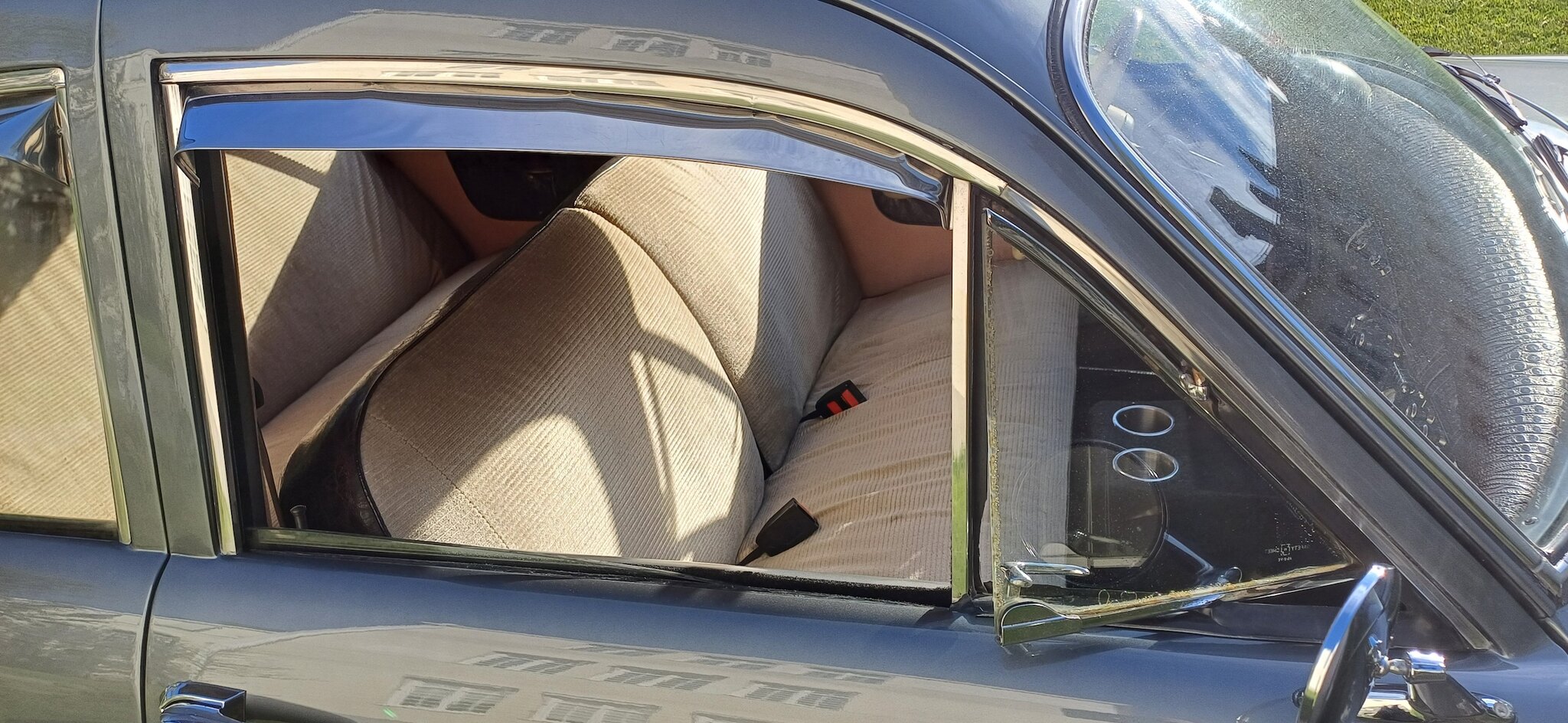 Exteriörbild på 1953 Kaiser Deluxe Club 2-door