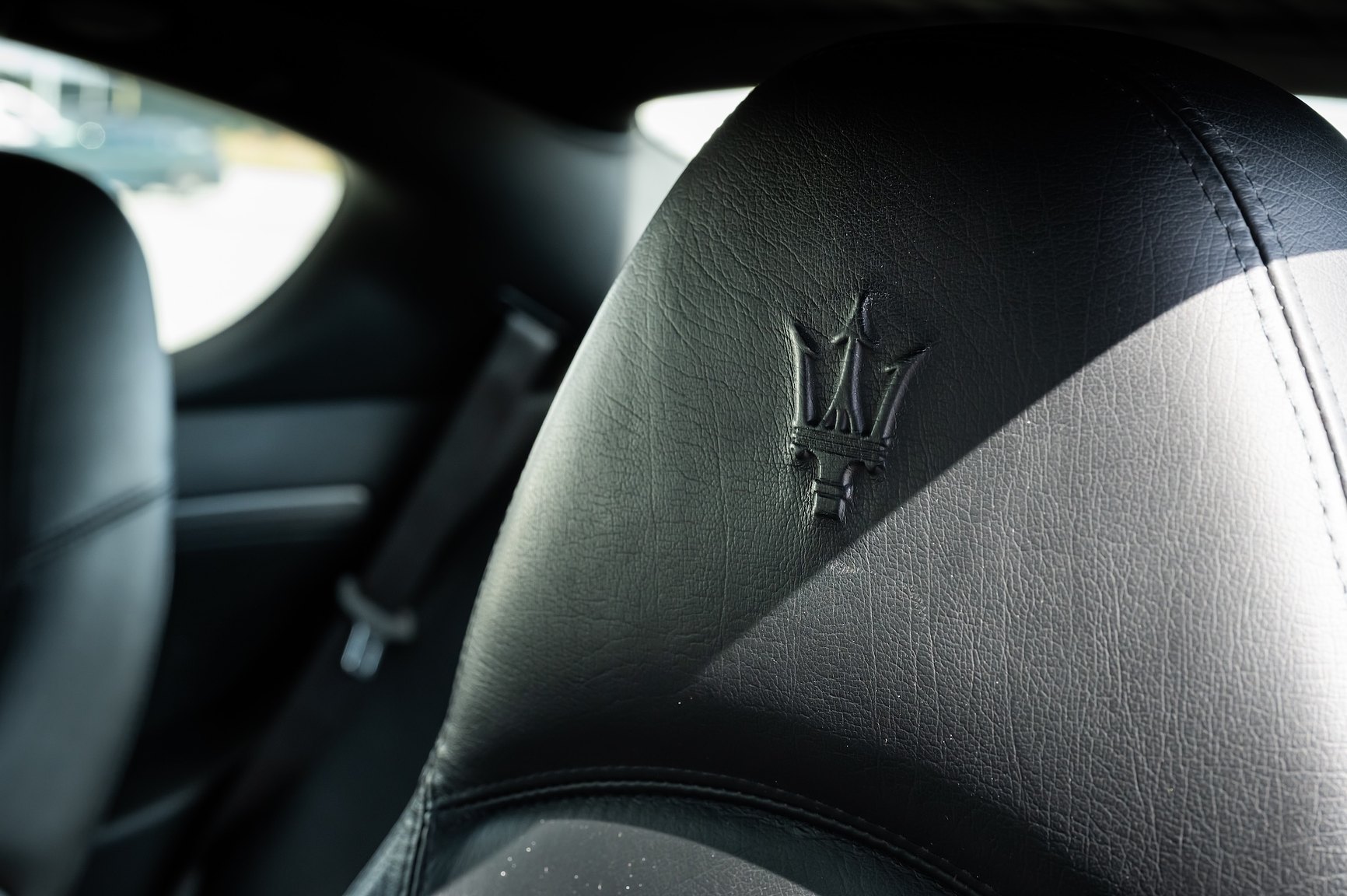 Interior image of 2004 Maserati Coupé 4.2 V8 Cambiocorsa