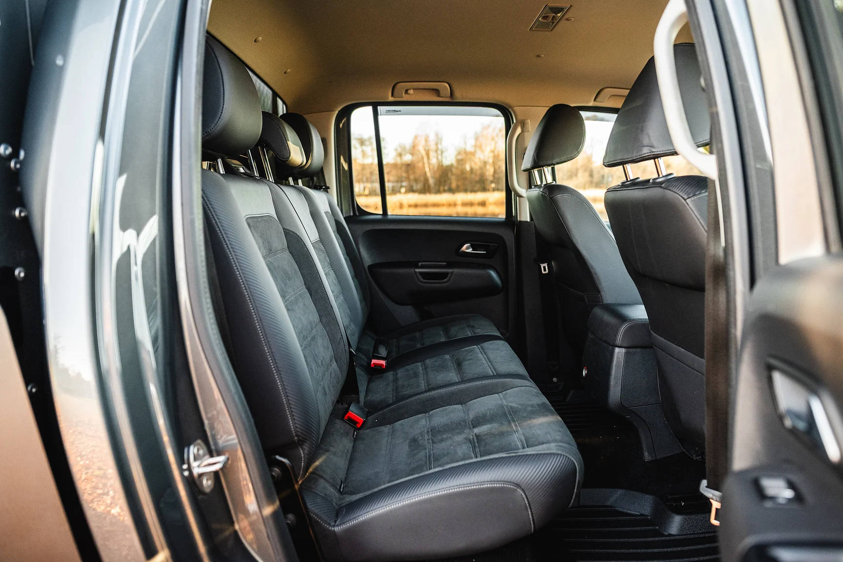 Innenraumfoto von 2020 Northea Camper Expedition Volkswagen Amarok (46)