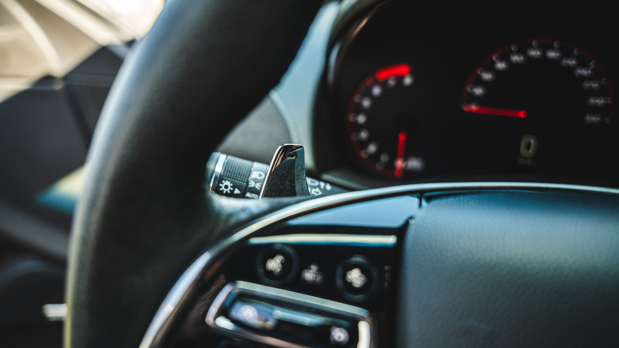 Innenraumfoto von 2016 Cadillac ATS-V (37)