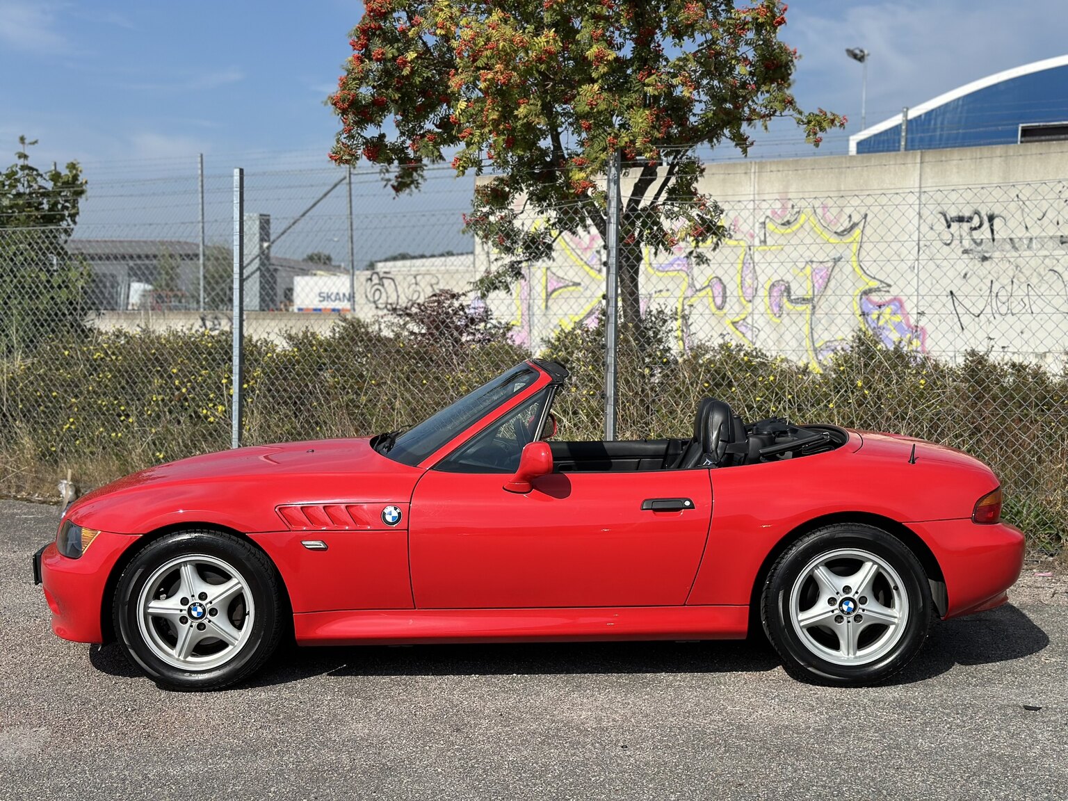Exterior image of 1997 BMW Z3 Roadster