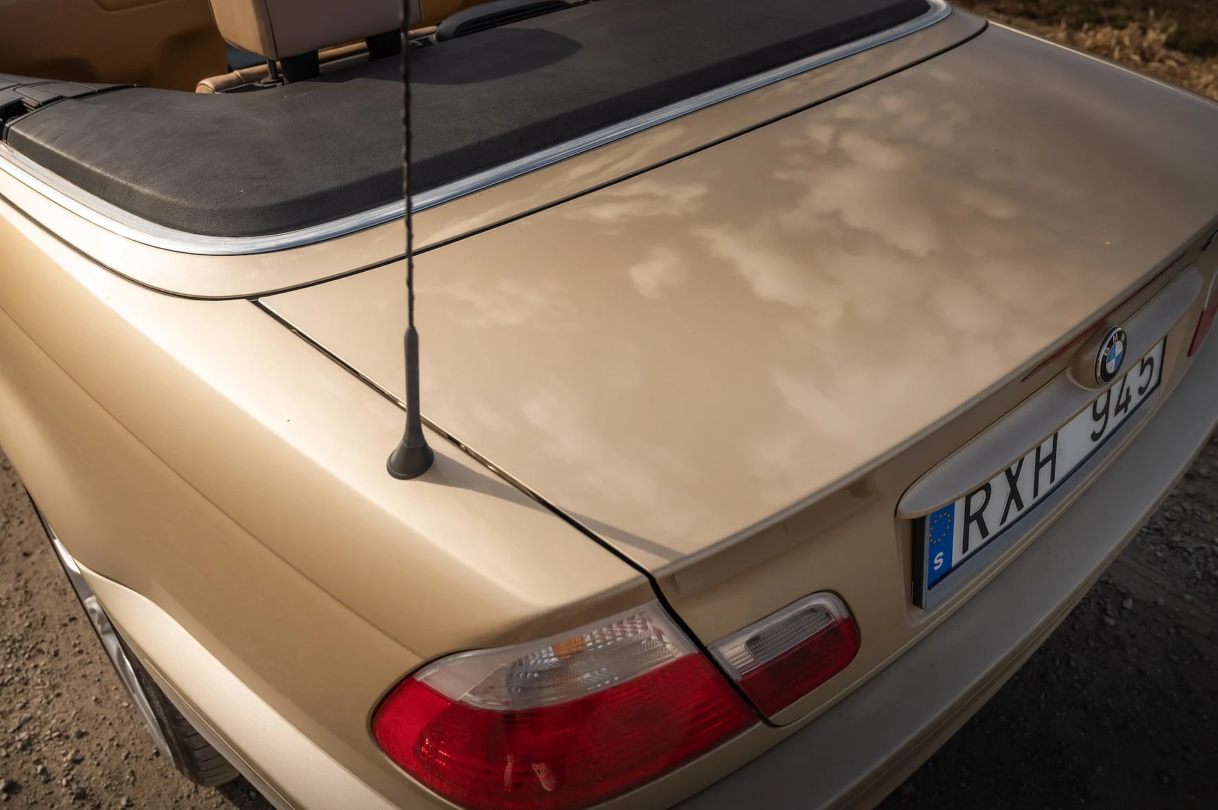 Exterior image of 2001 BMW 330 Ci (42)