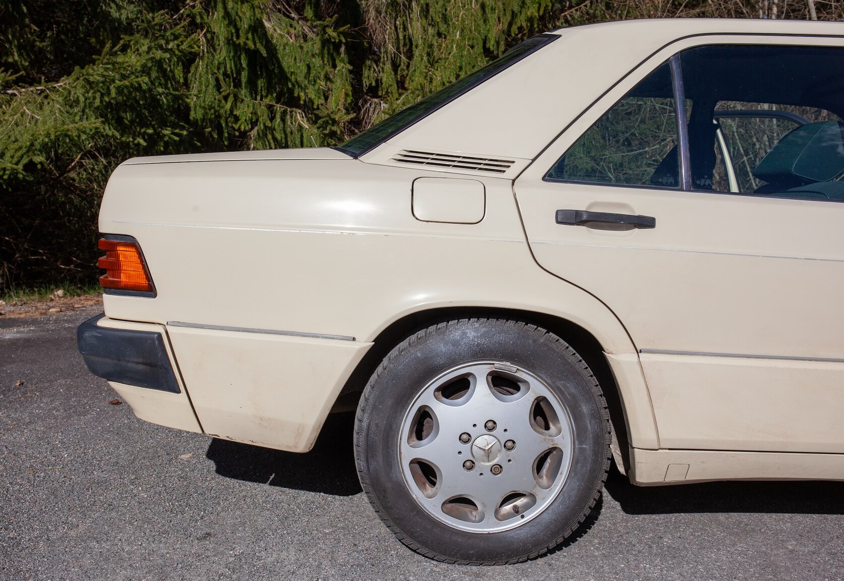 Exteriörbild på 1993 Mercedes-Benz 190 E 2.0