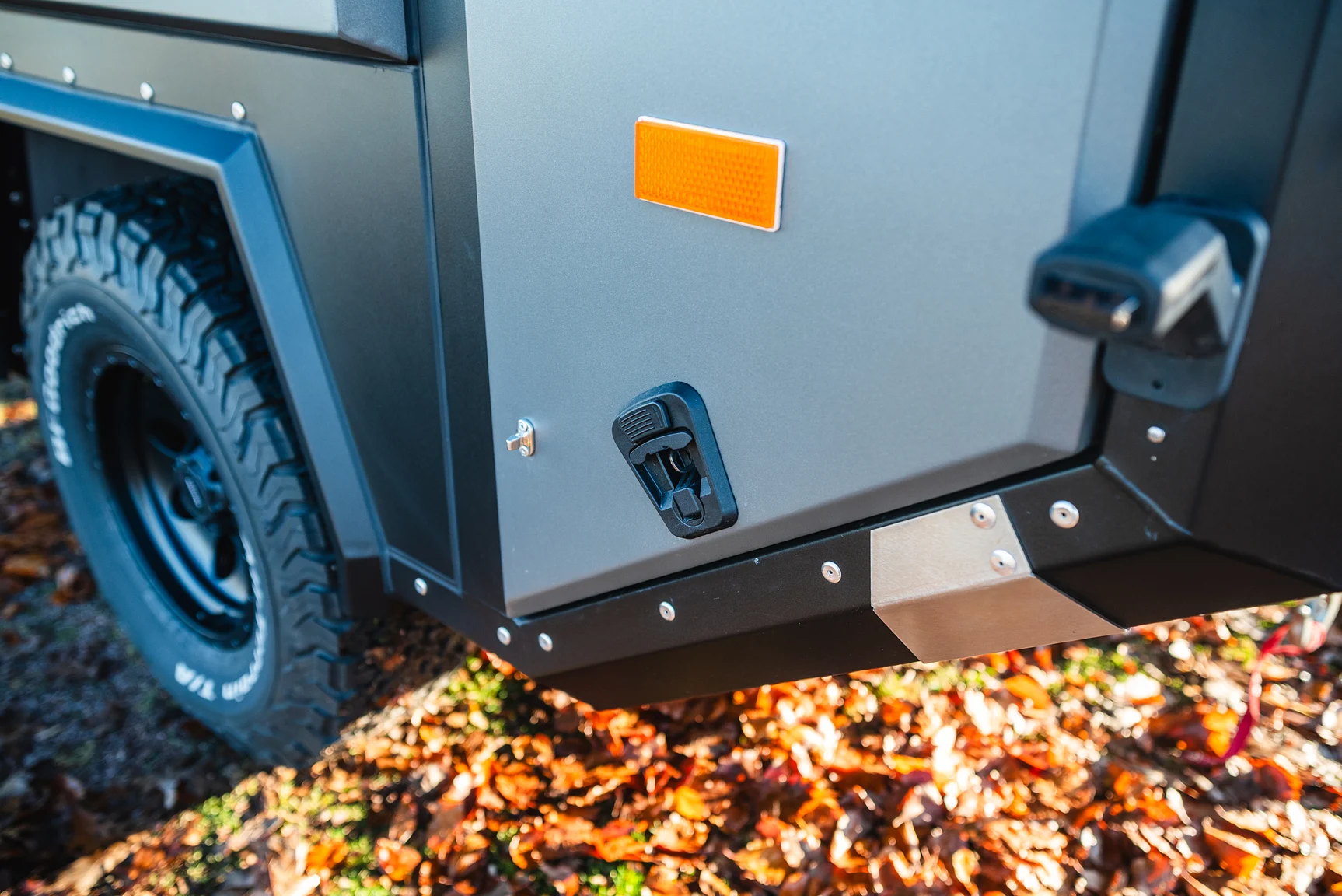 Exterior image of 2025 Northea Trailer Expedition Crawler 458i Offgrid-Camper (47)