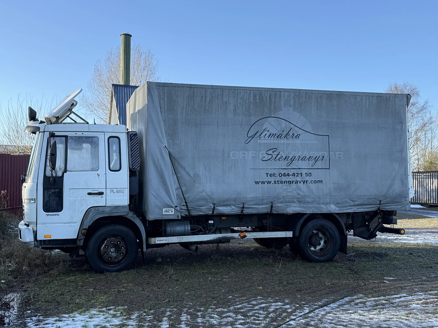 Exteriörbild på 2000 Volvo FL6 4x2 - NO RESERVE (1)