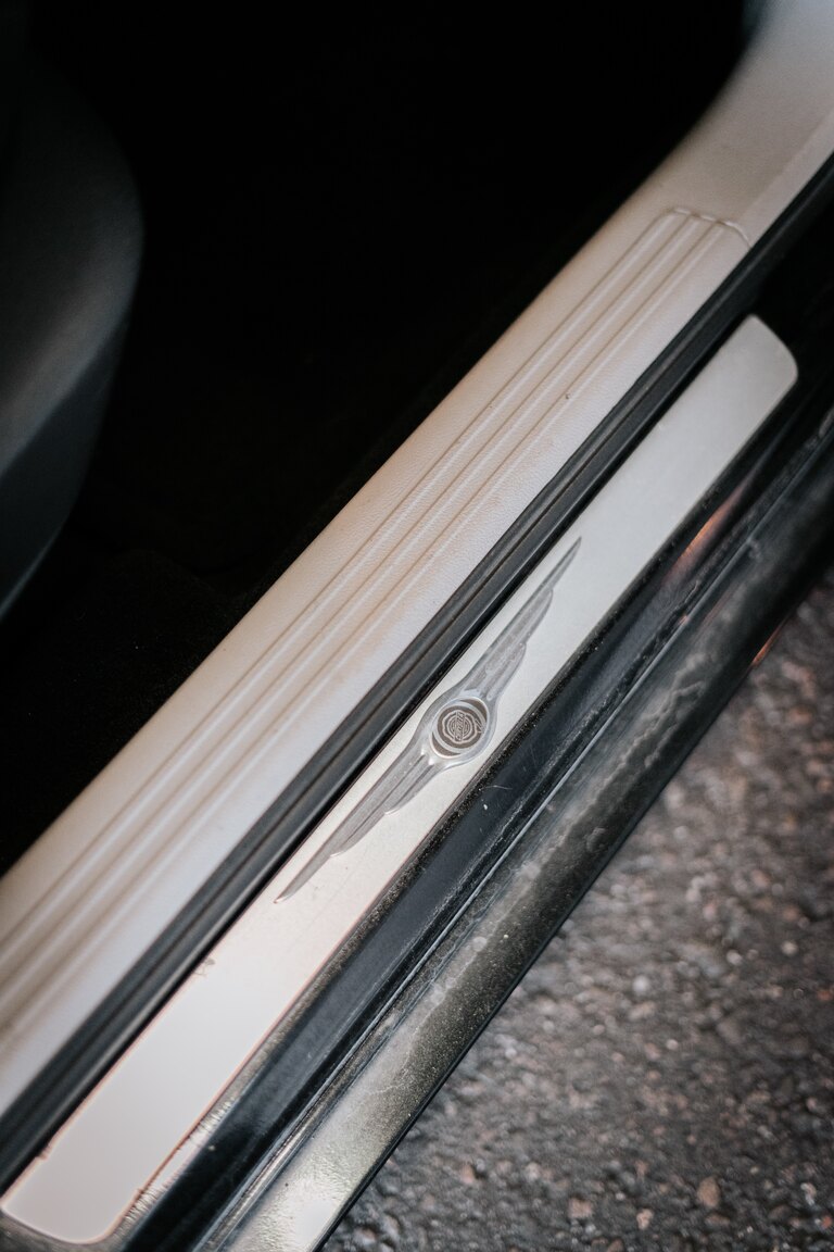 Innenraumfoto von 2006 Chrysler 300C SRT-8 (4)