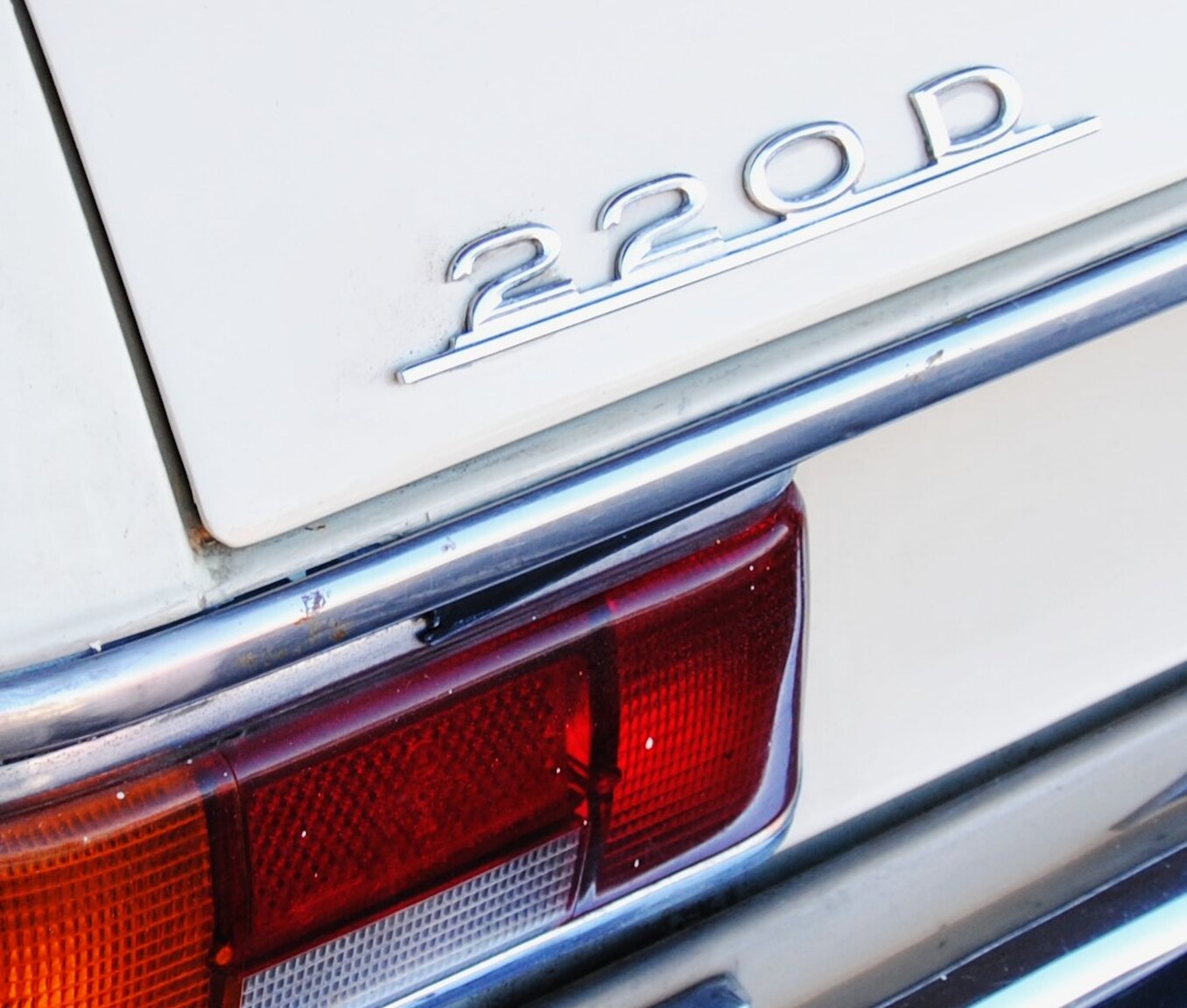 Exteriörbild på 1971 Mercedes-Benz 220D
