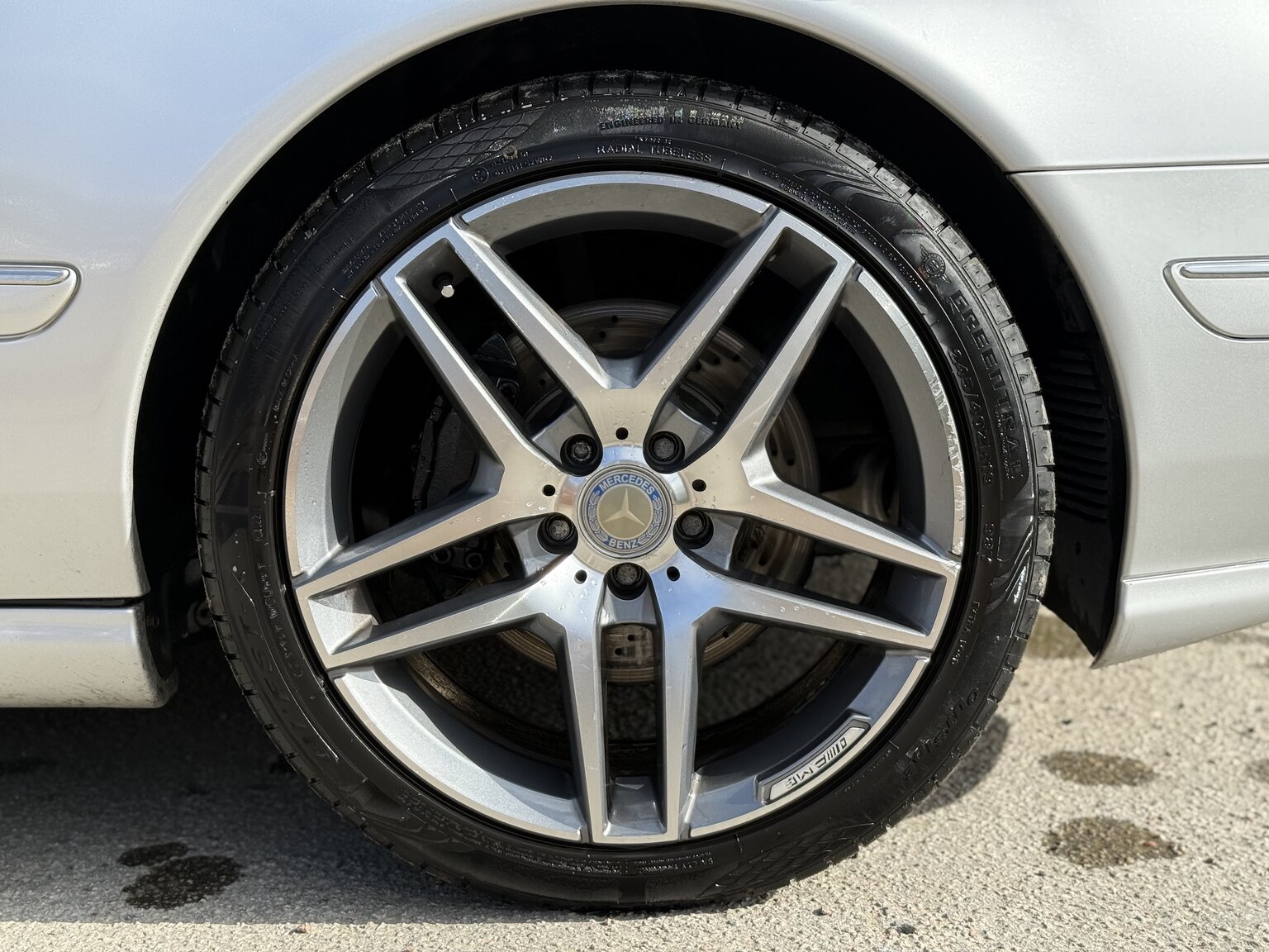 Exterior image of 2000 Mercedes-Benz CL 500