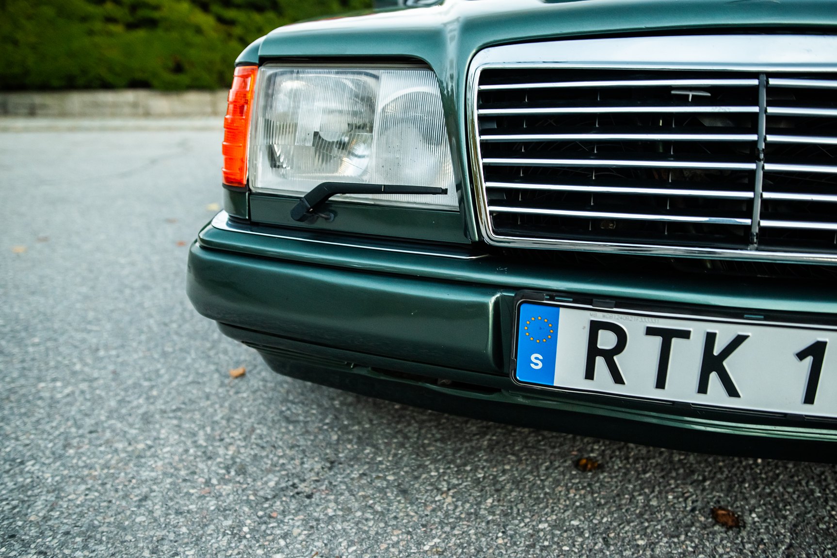 Exterior image of 1996 MERCEDES-BENZ E 320 T