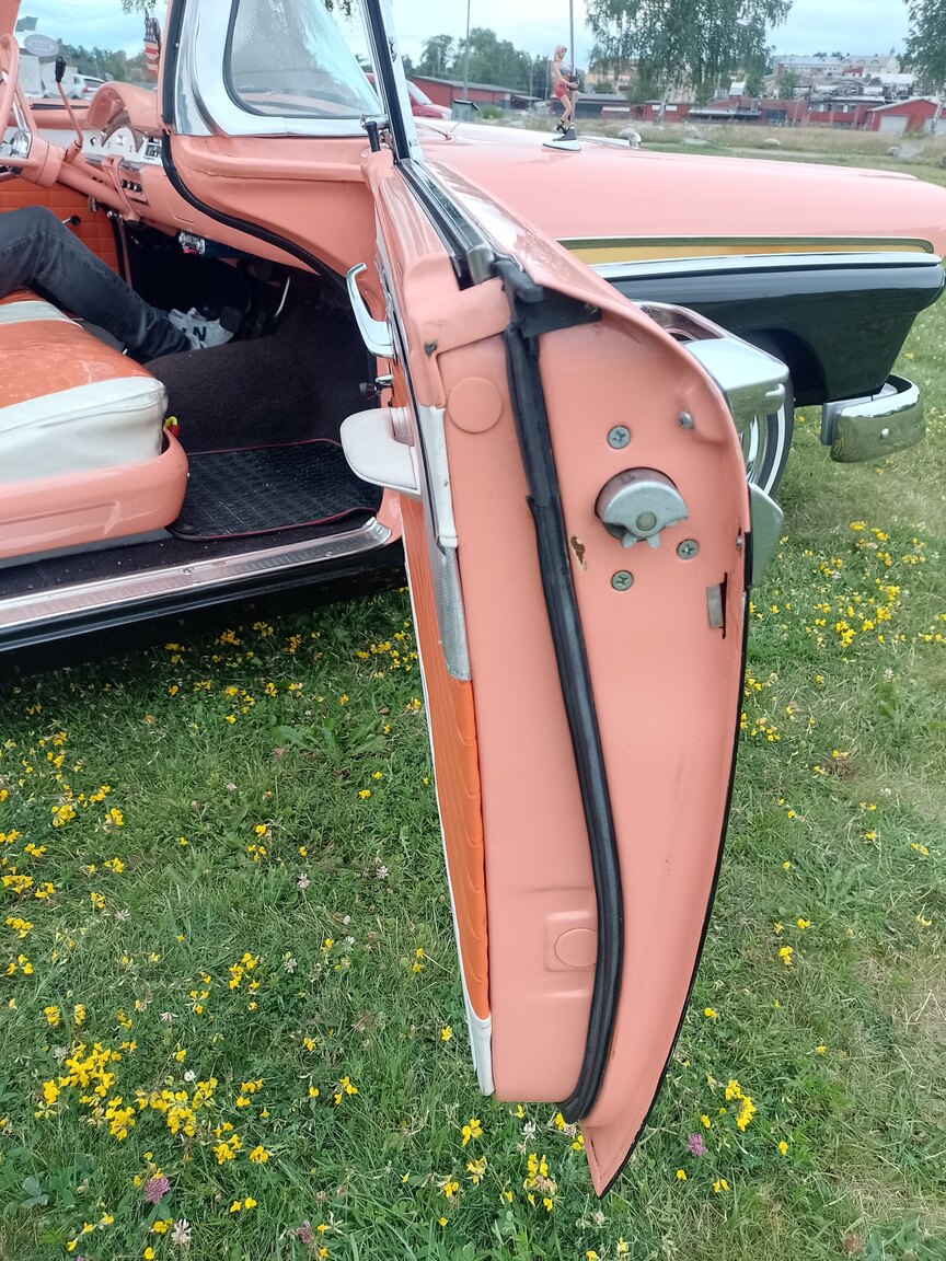 Interiörbild 1957 Ford Fairlane 500 Skyliner Retract