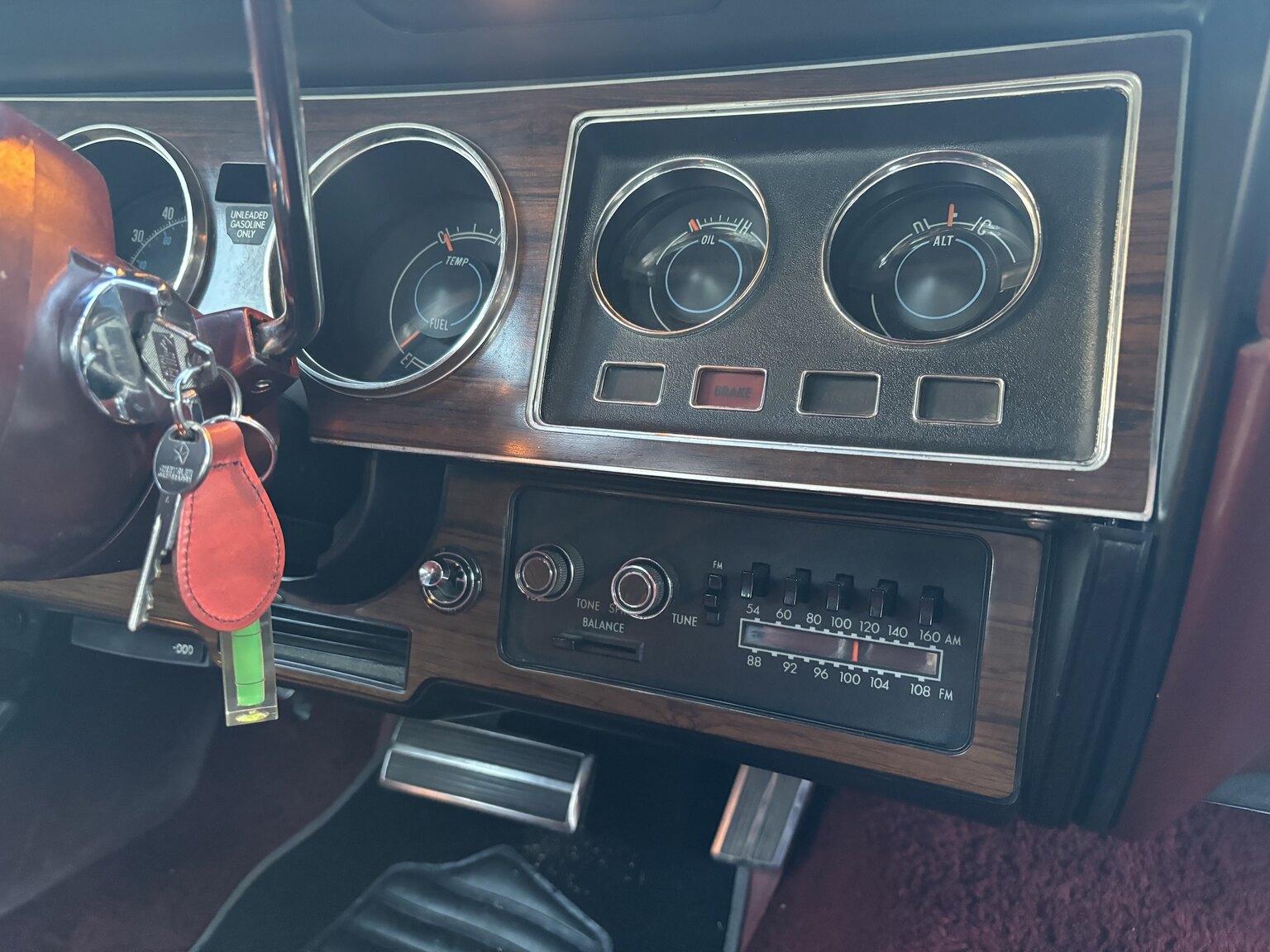 Innenraumfoto von 1976 Chrysler Cordoba