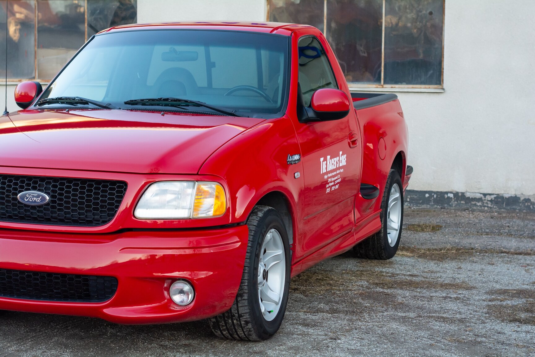 Exterior image of 2000 FORD F-150 SVT Lightning