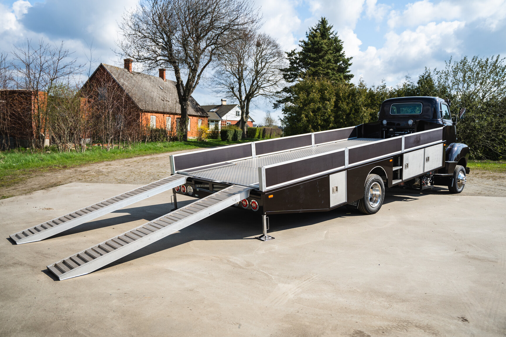Exterior image of 1948 Chevrolet COE Loadmaster