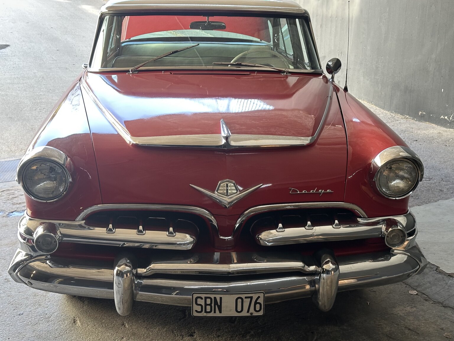 Exteriörbild på 1955 Dodge Custom Royal Sedan HEMI