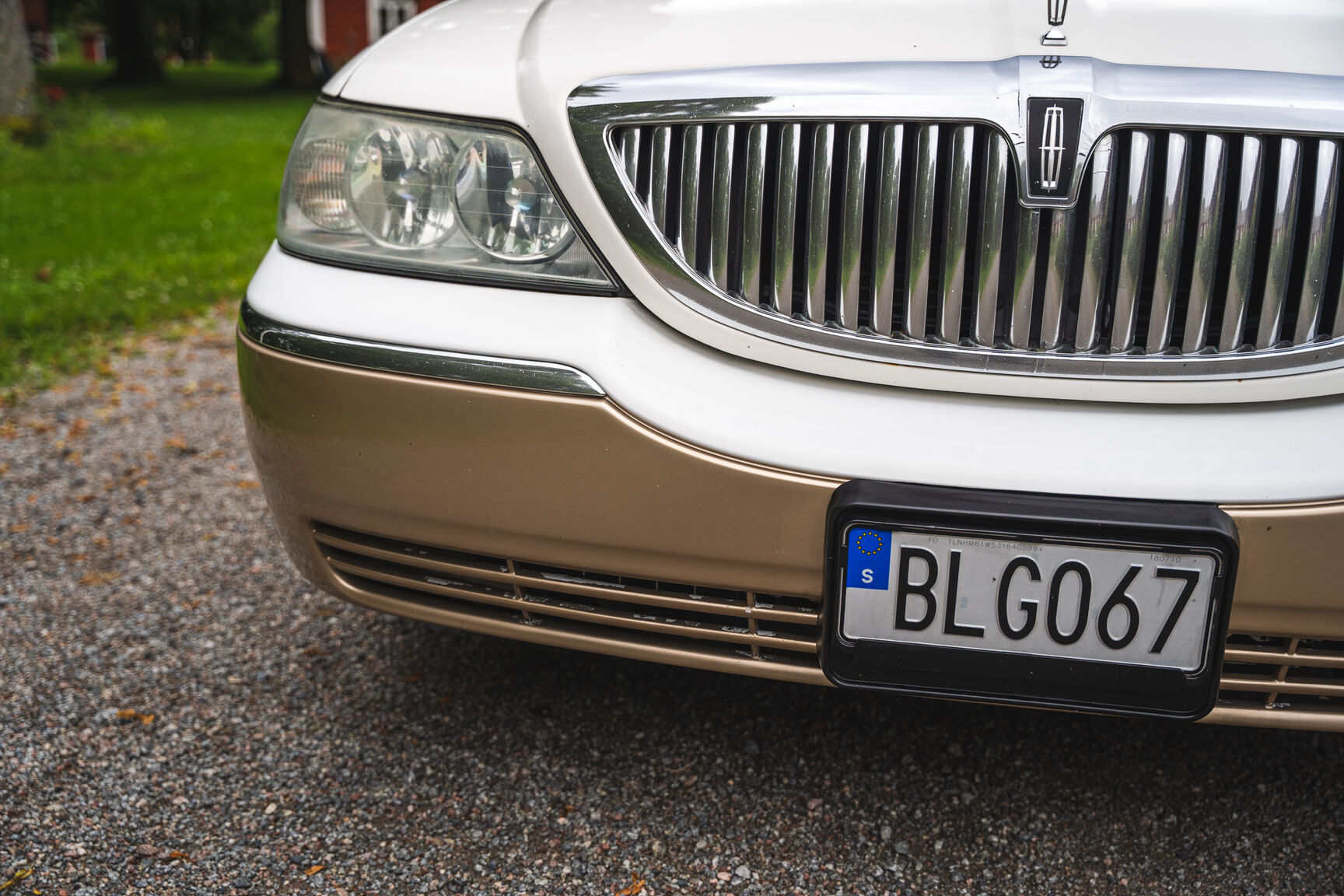 Exteriörbild på 2003 Lincoln Town Car