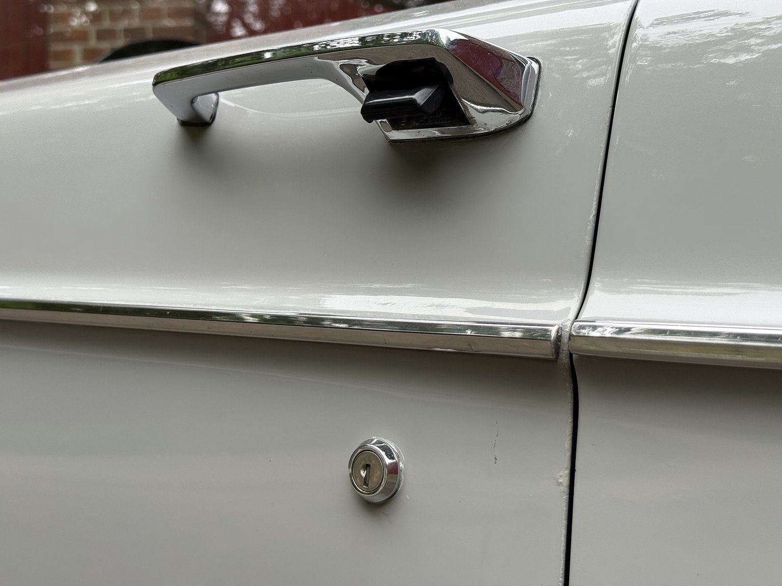 Exterior image of 1970 Volvo 142 Automatic