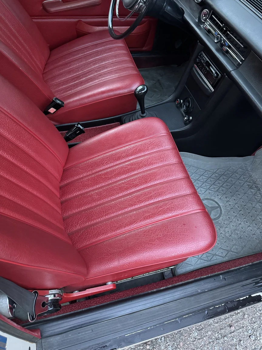Interiörbild 1972 Mercedes-Benz 200 (53)