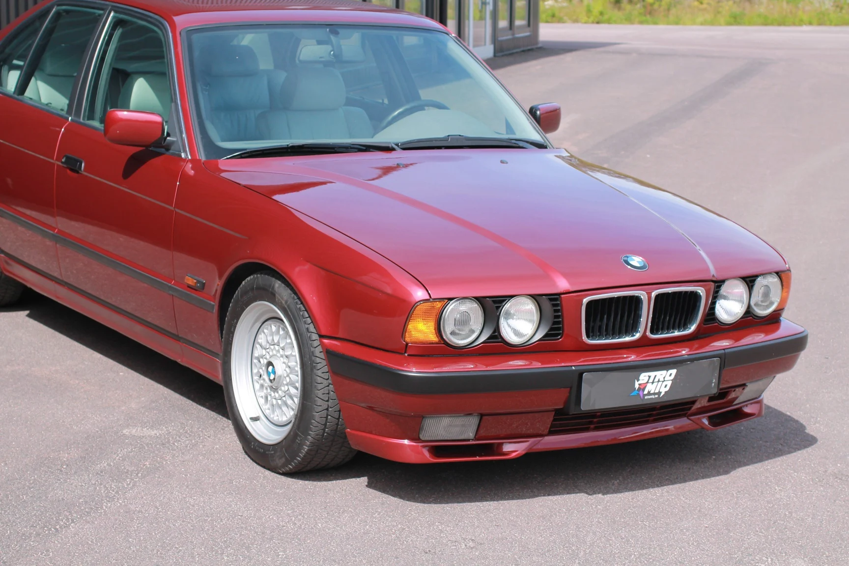 Exteriörbild på 1993 BMW 540i Sedan (6)