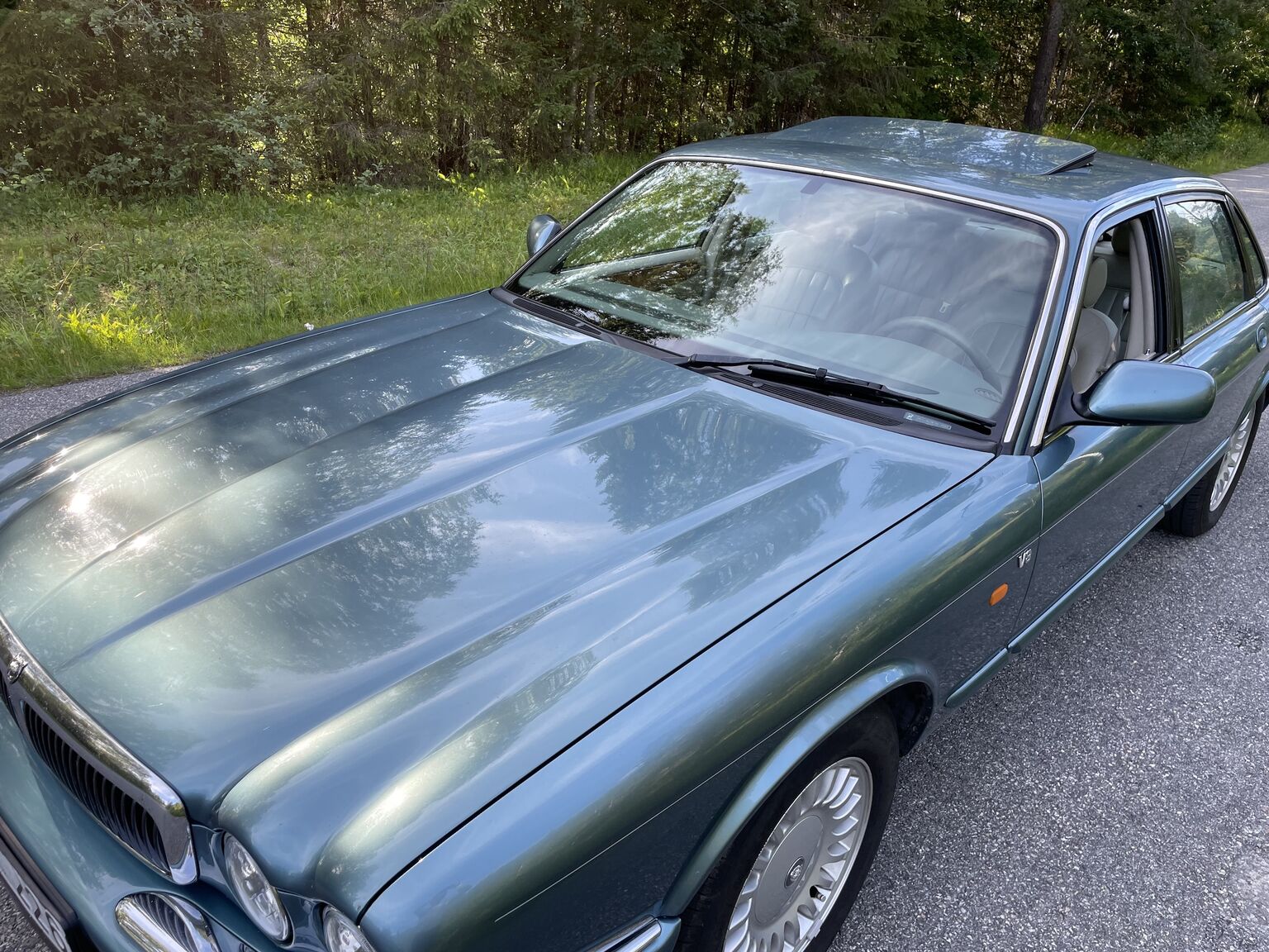 Exteriörbild på 1998 Jaguar XJ8 Sovereign (32)