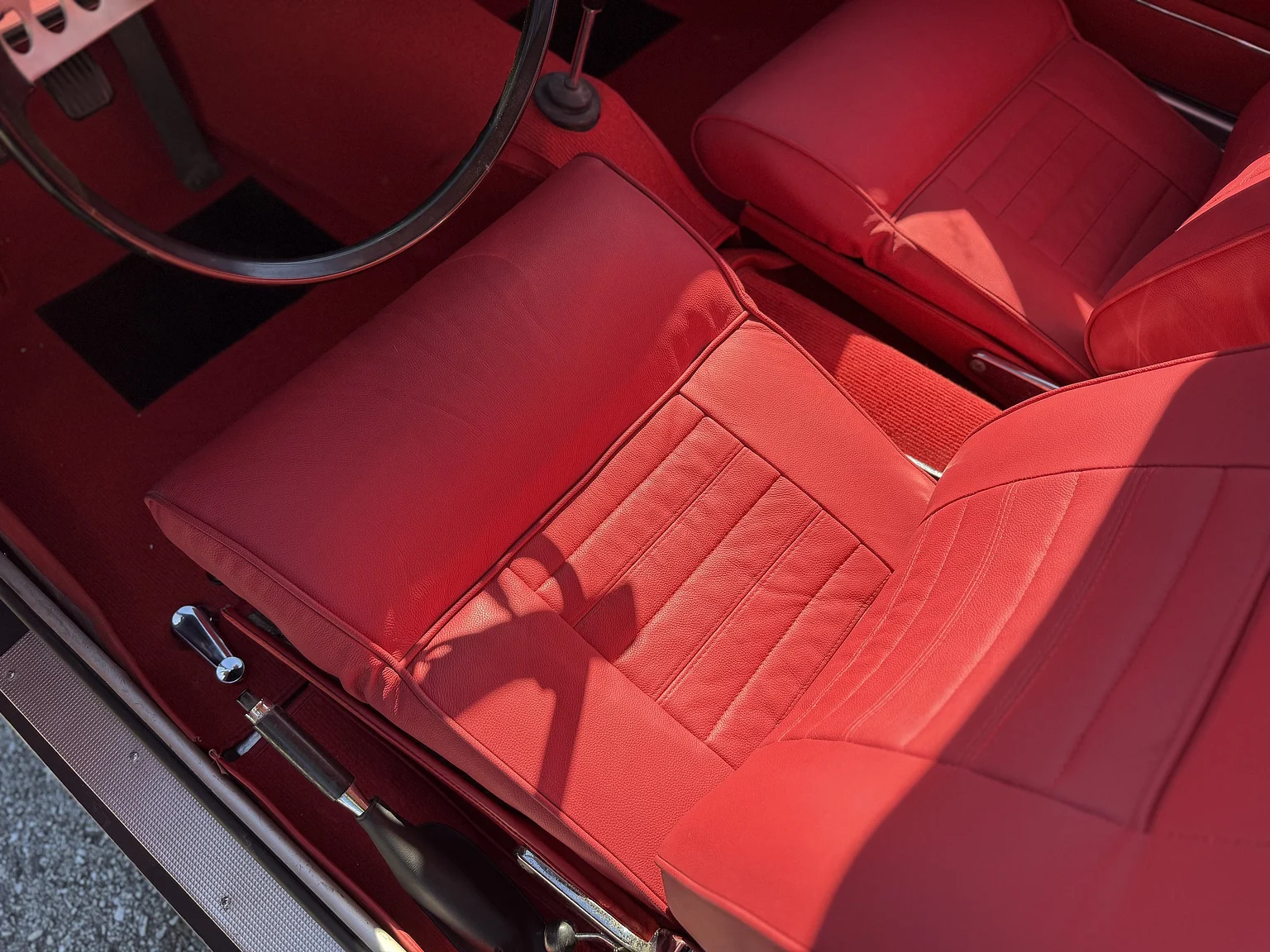 Innenraumfoto von 1966 Volvo P 1800S (3)