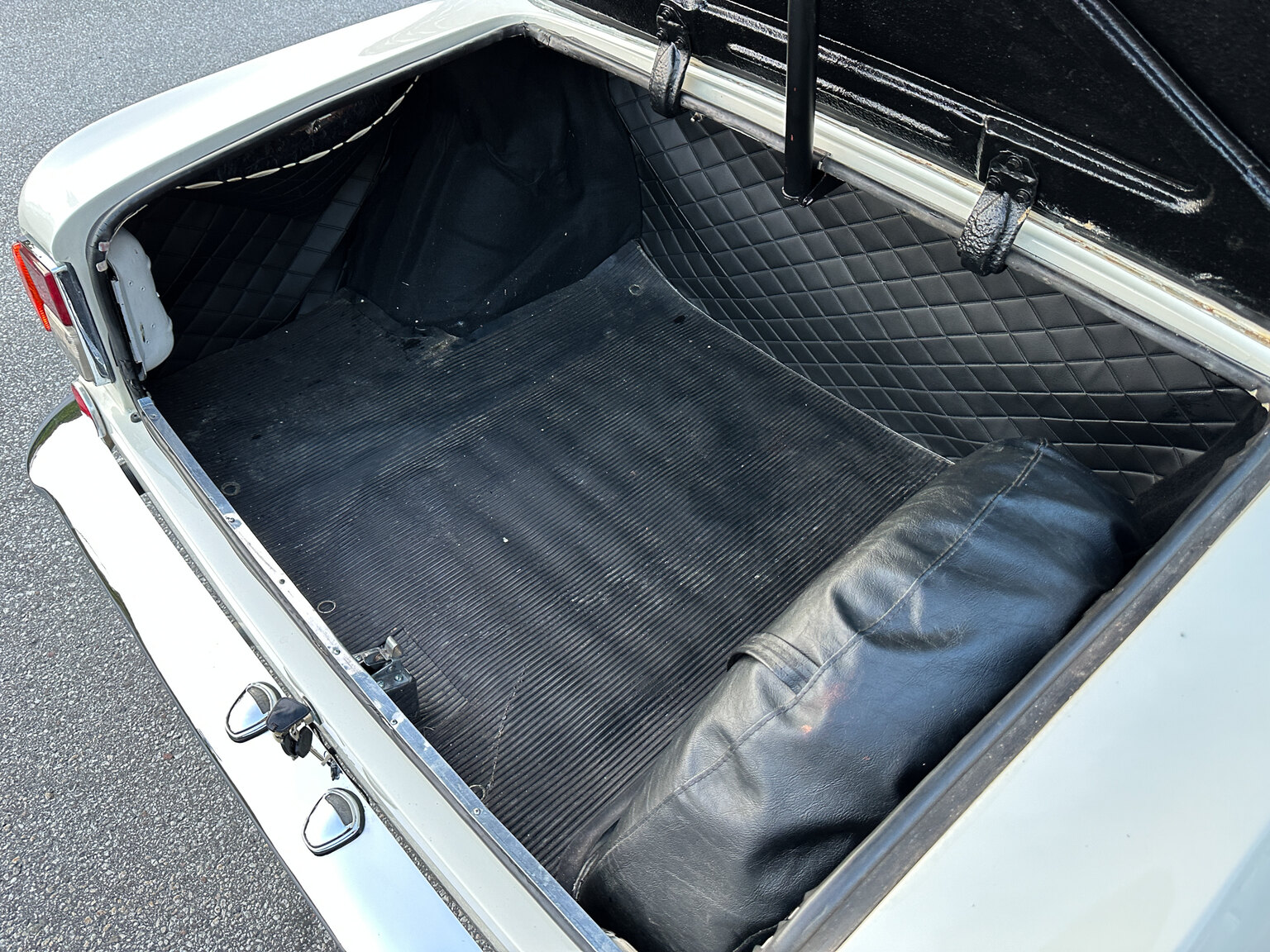 Interior image of 1964 Lancia Flavia Vignale  