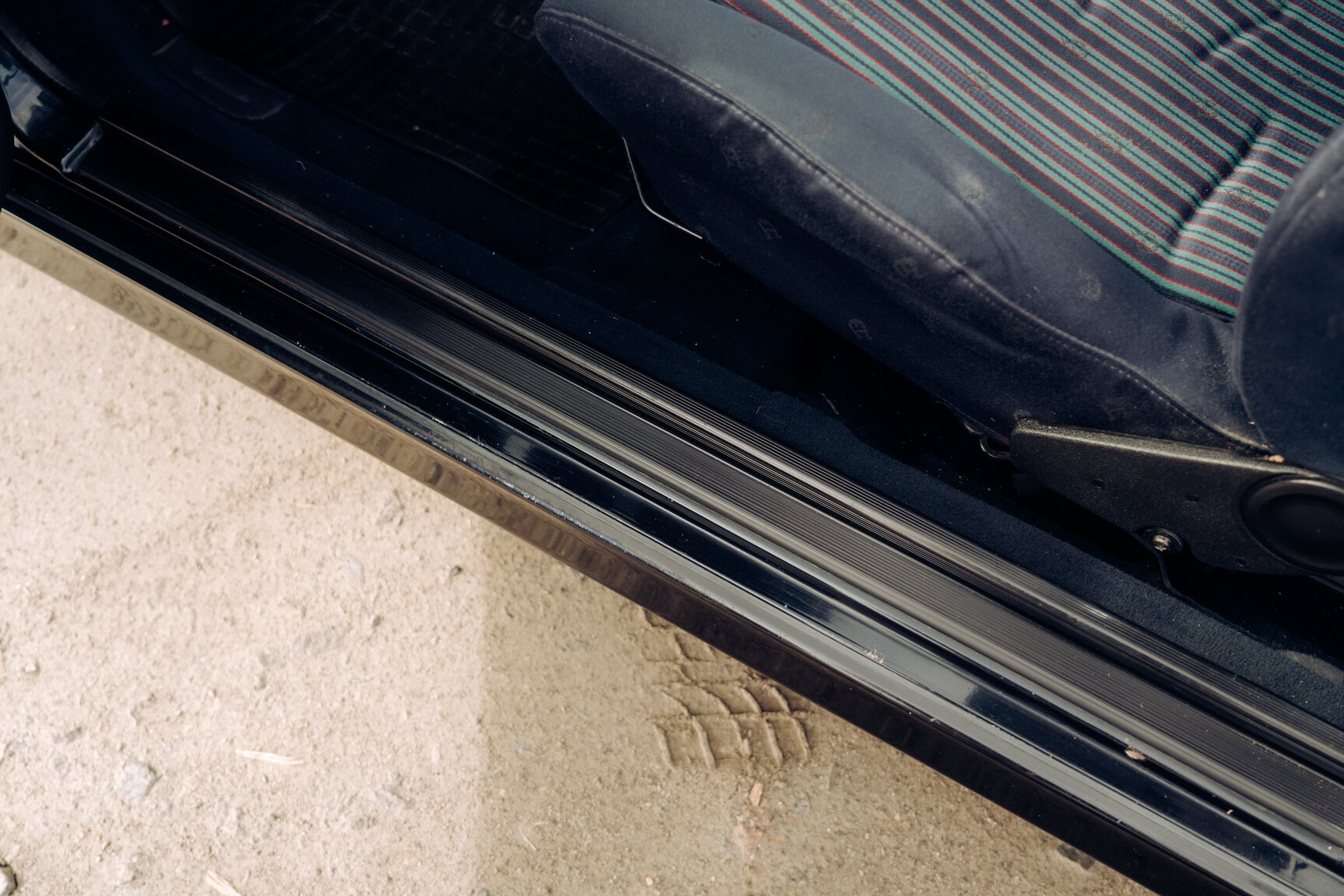 Interior image of 1991 VW Golf Cabriolet "Etienne Aigner Edition"