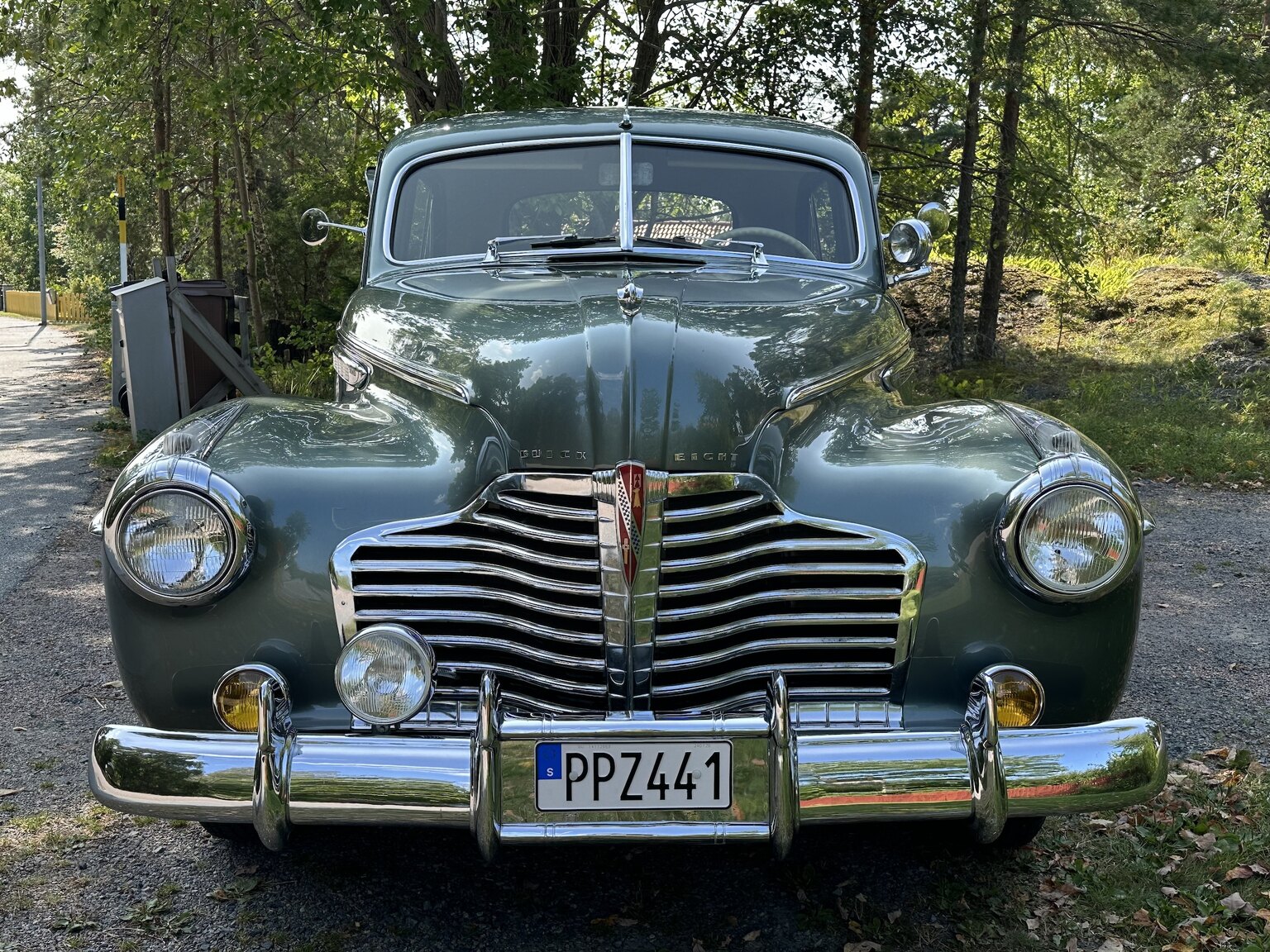 Exterior image of Buick Sedan Special 8