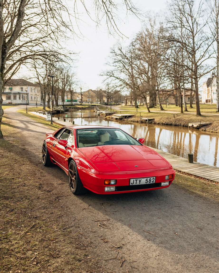 Exterior image of 1989 Lotus Esprit Turbo 