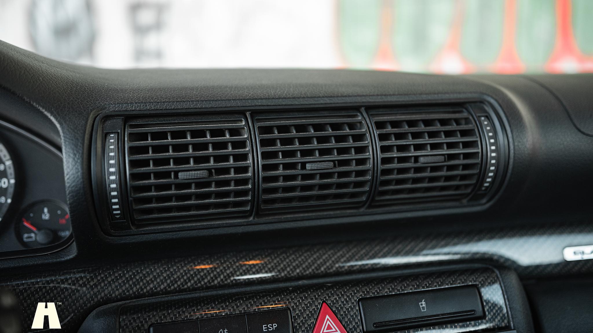 Interior image of 2001 Audi RS4 B5 (41)