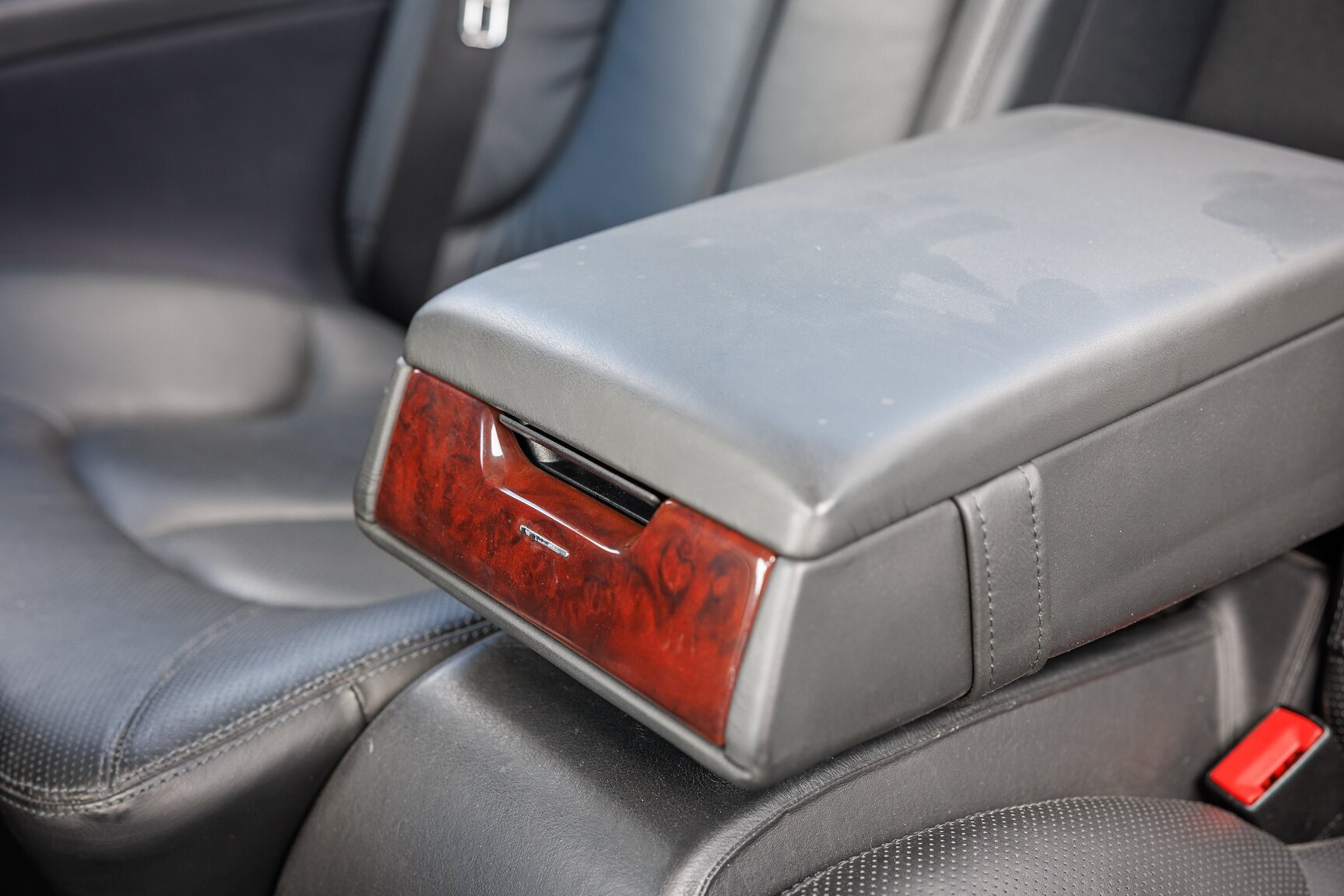 Interior image of 2000 Mercedes-Benz CL600